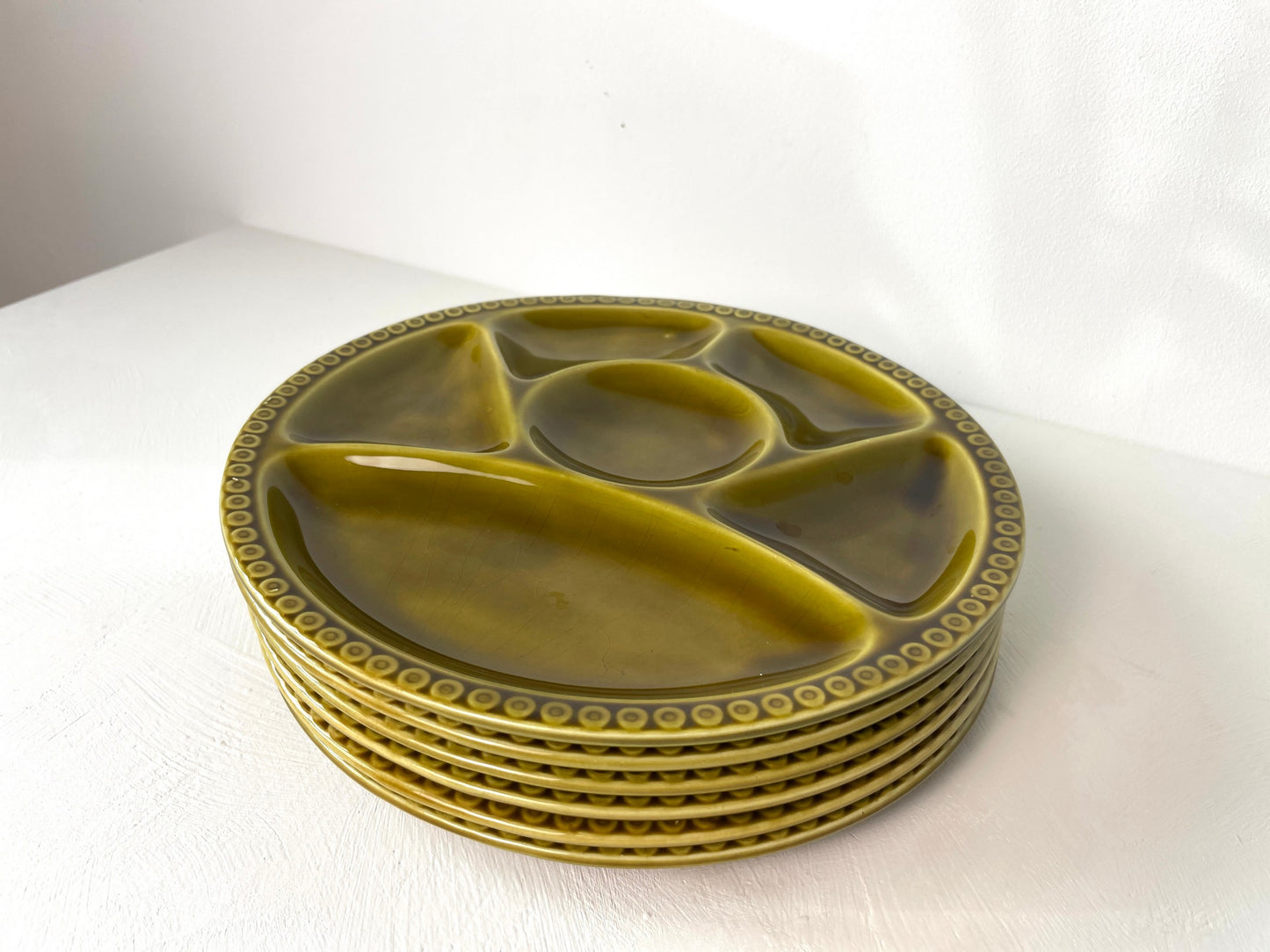 Vintage Gien fondueborden – olijfgroene borden met zes vakken
