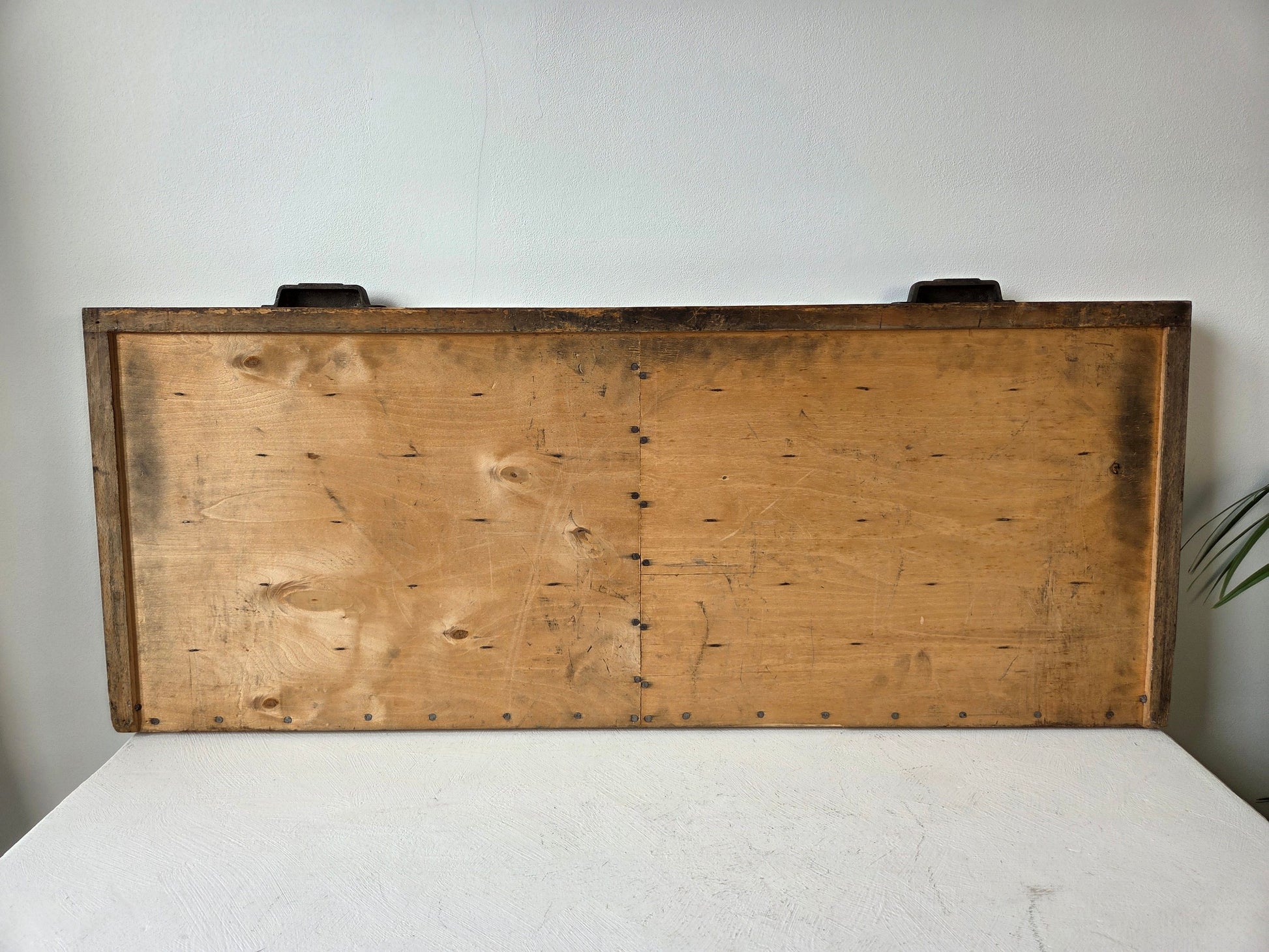 Houten letterbak met metalen grepen – groot formaat wandrek voor miniaturen