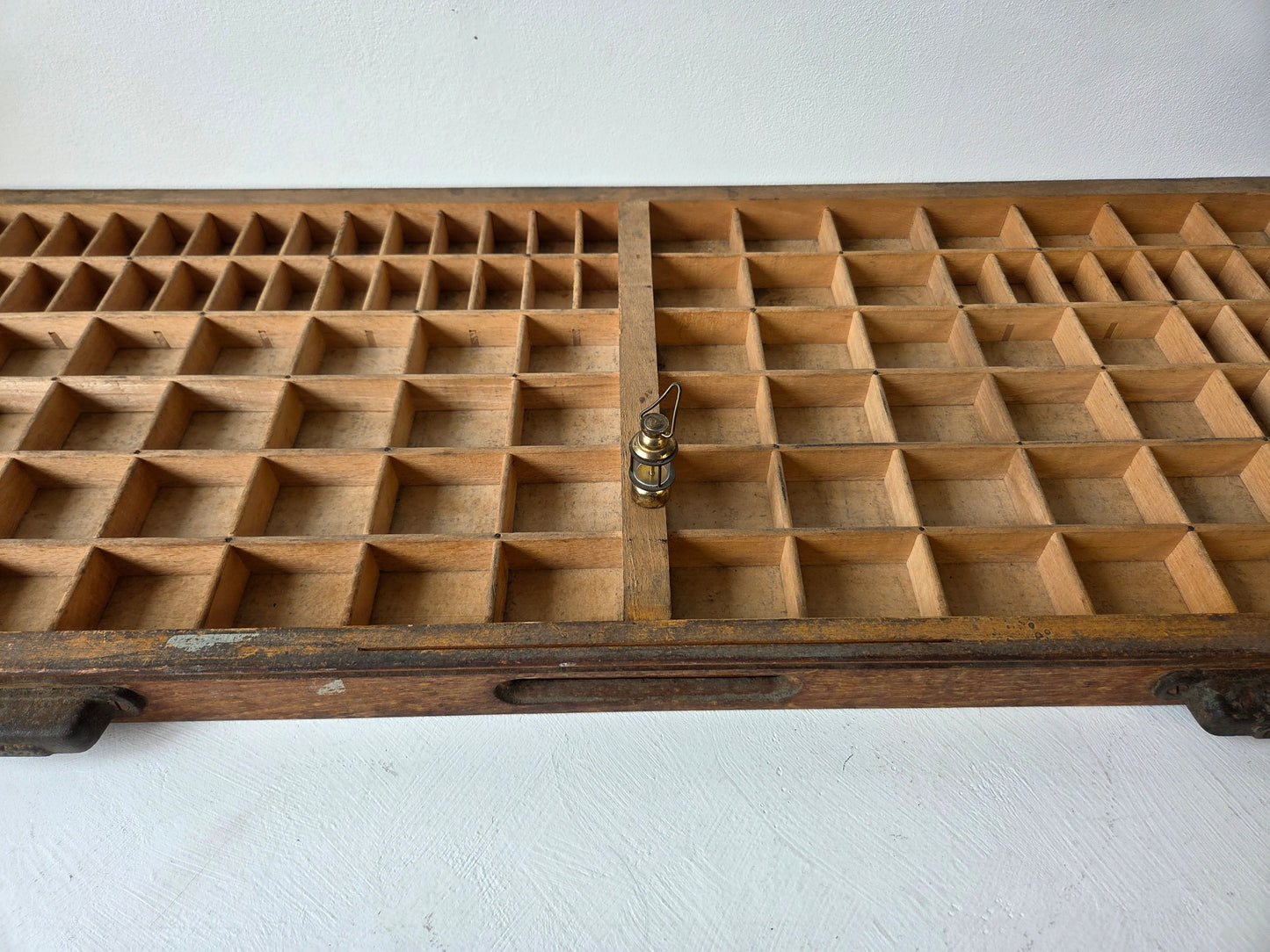 Houten vakkenkast – oud drukkerijmodel met vakverdeling