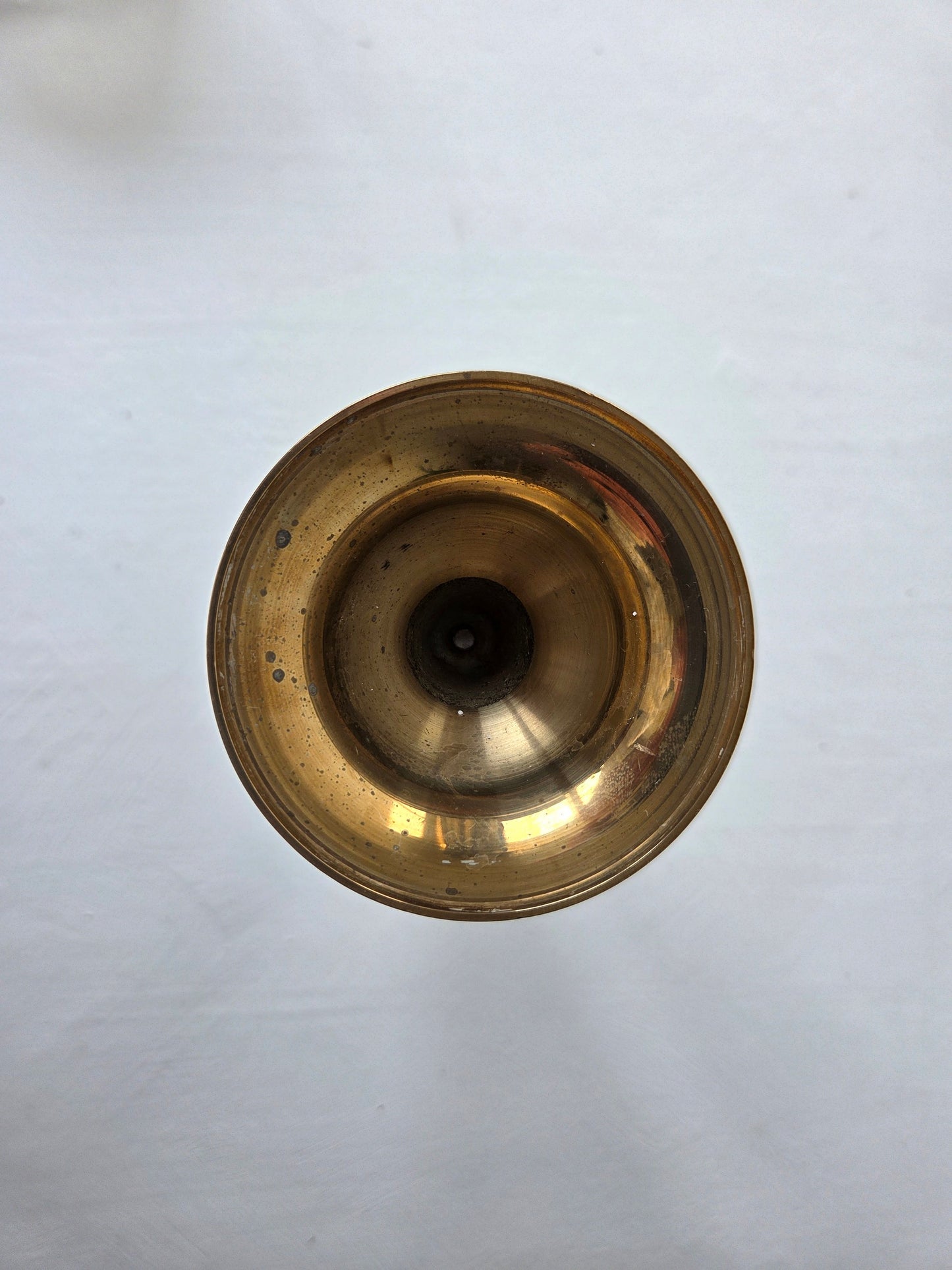 Eénarmige vintage kandelaar van messing en aardewerk, 23 cm hoog