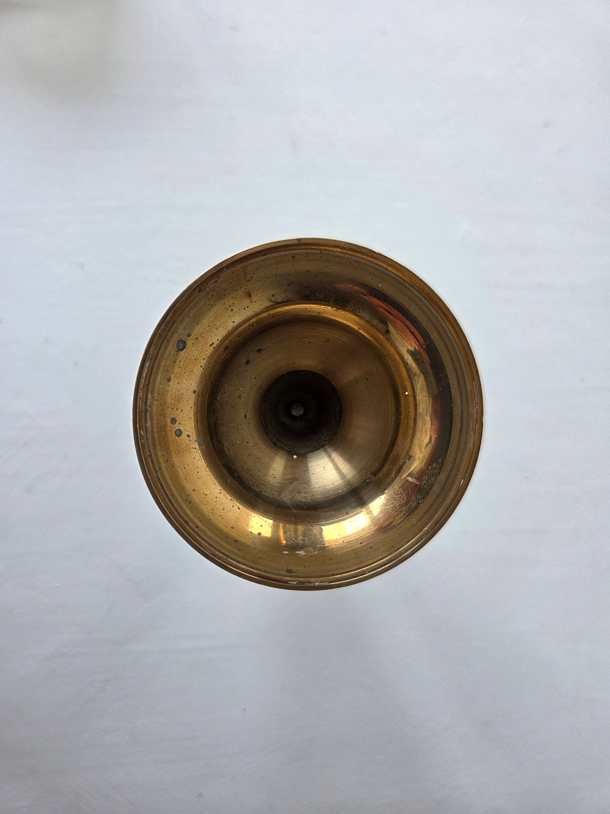 Eénarmige vintage kandelaar van messing en aardewerk, 23 cm hoog