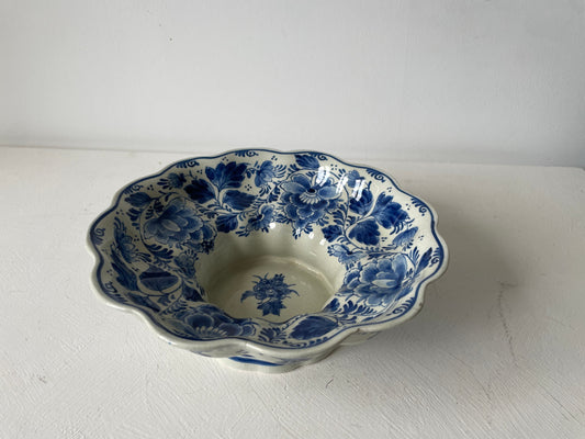 Keramieken schaal met bloemenpatroon – Royal Delft aardewerk bij D’Antan
