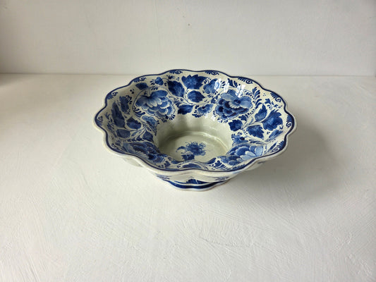blauwe witte schaal van aardewerk
