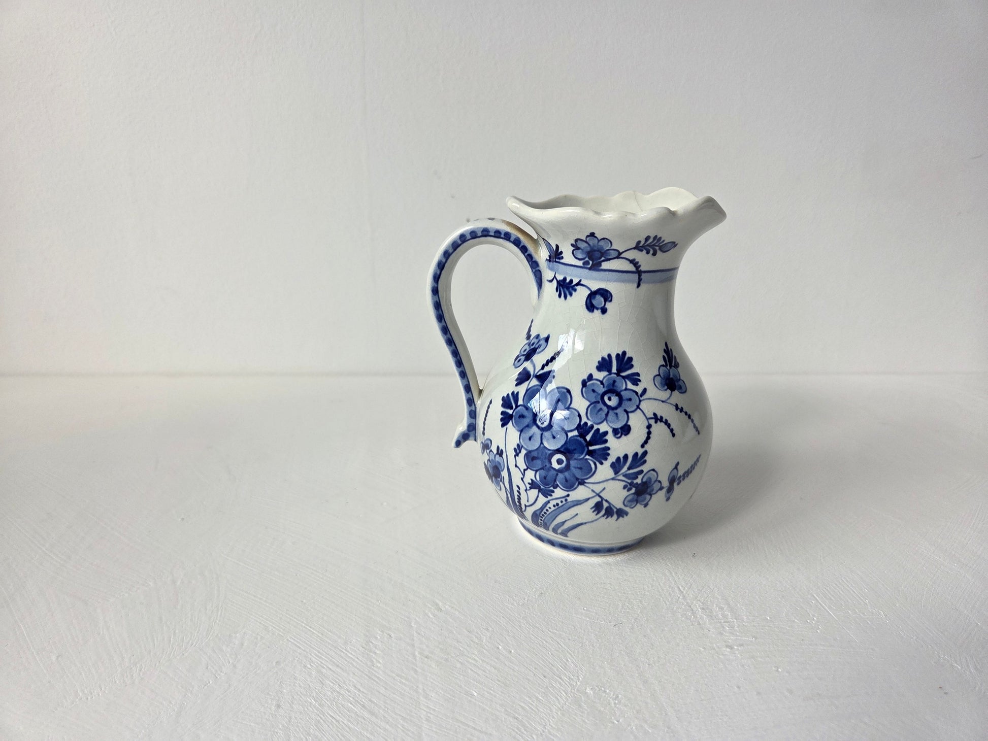 Delfts blauw kannetje met bloemen