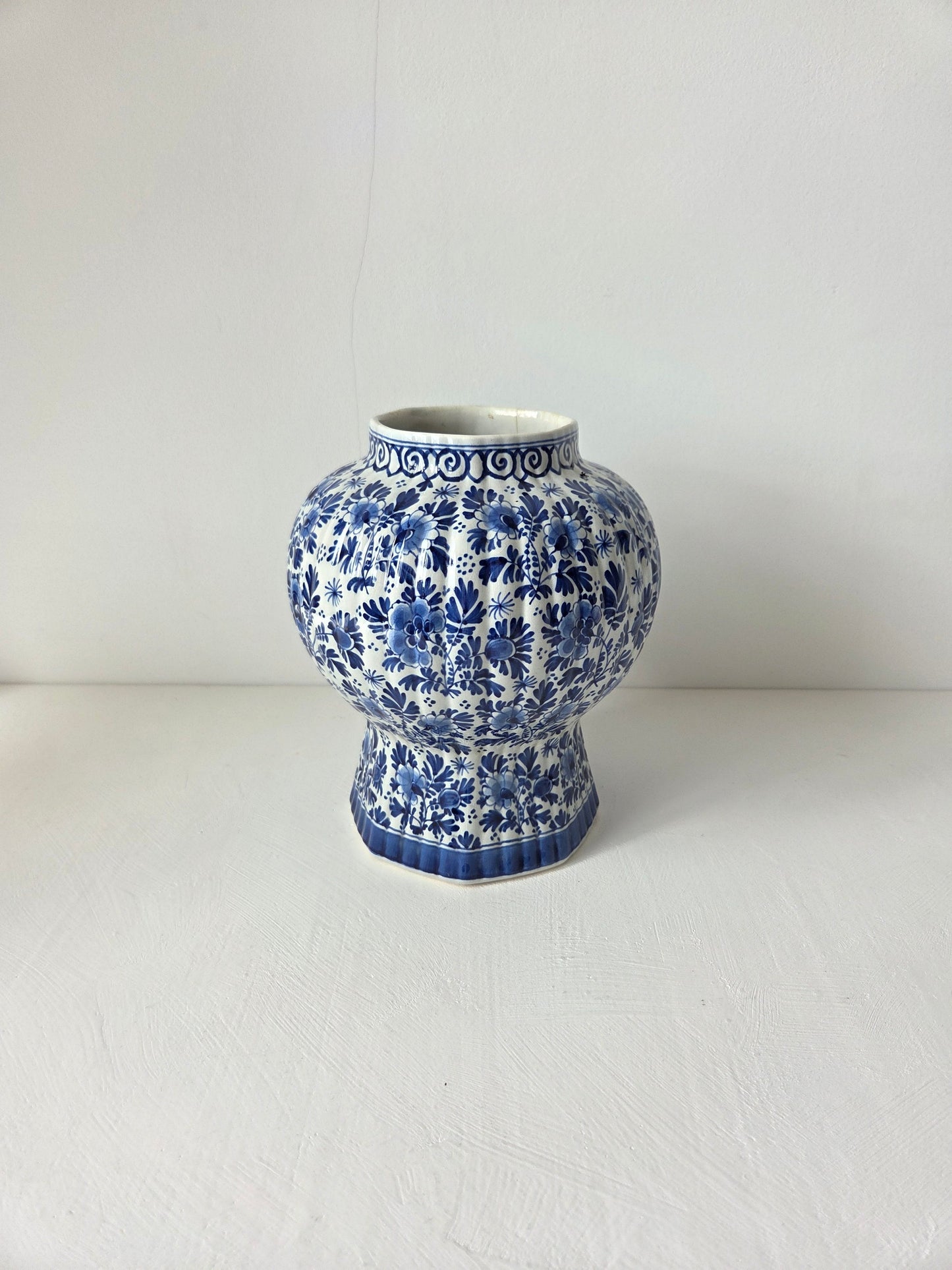 Royal Delft vaas met bolle buik