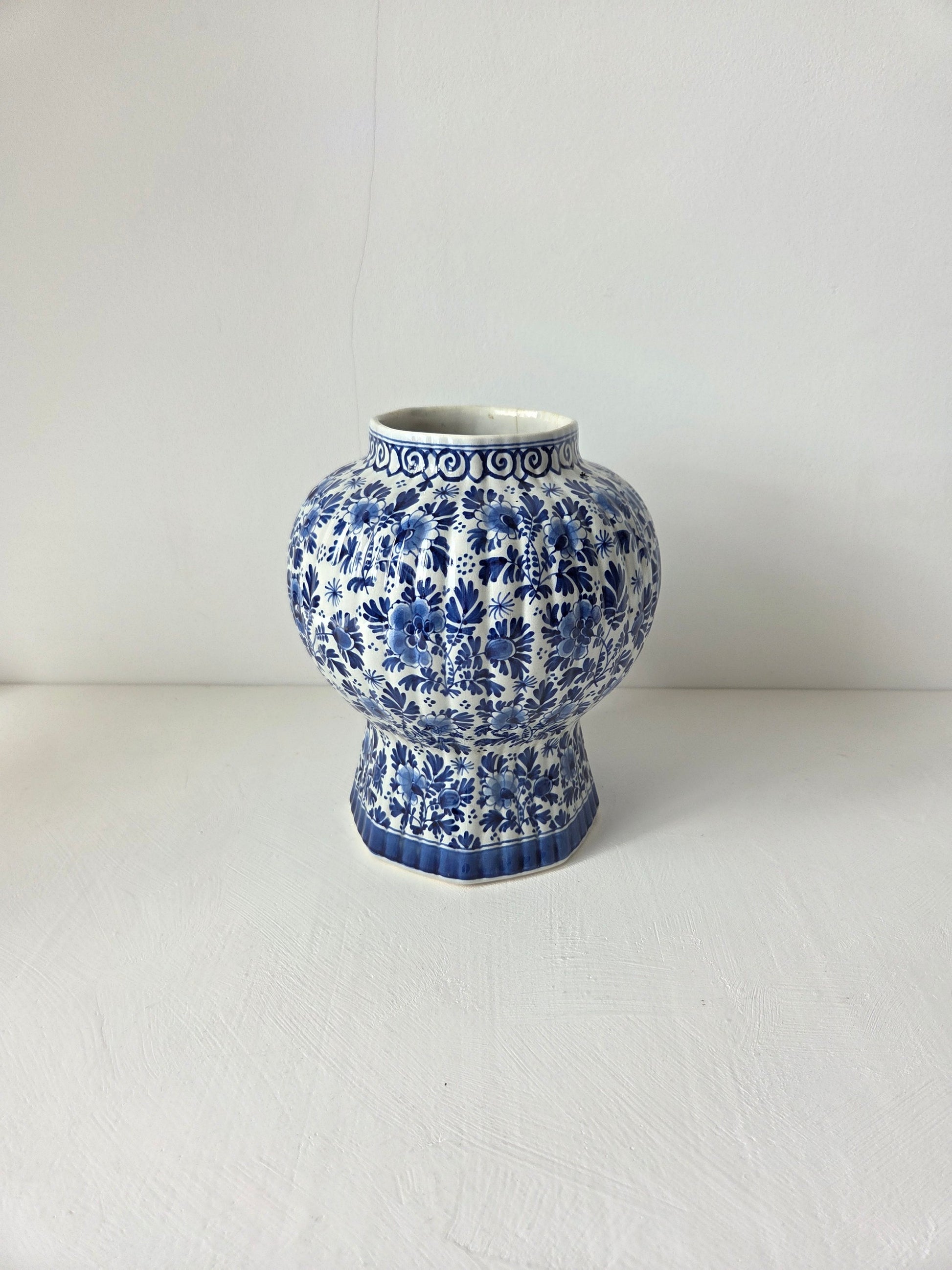 Royal Delft vaas met bolle buik
