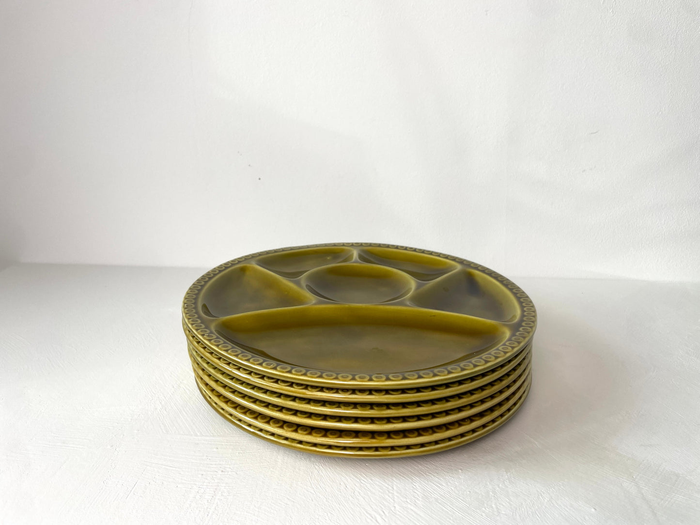 Olijfgroene fondueborden van Gien – vintage keramiek