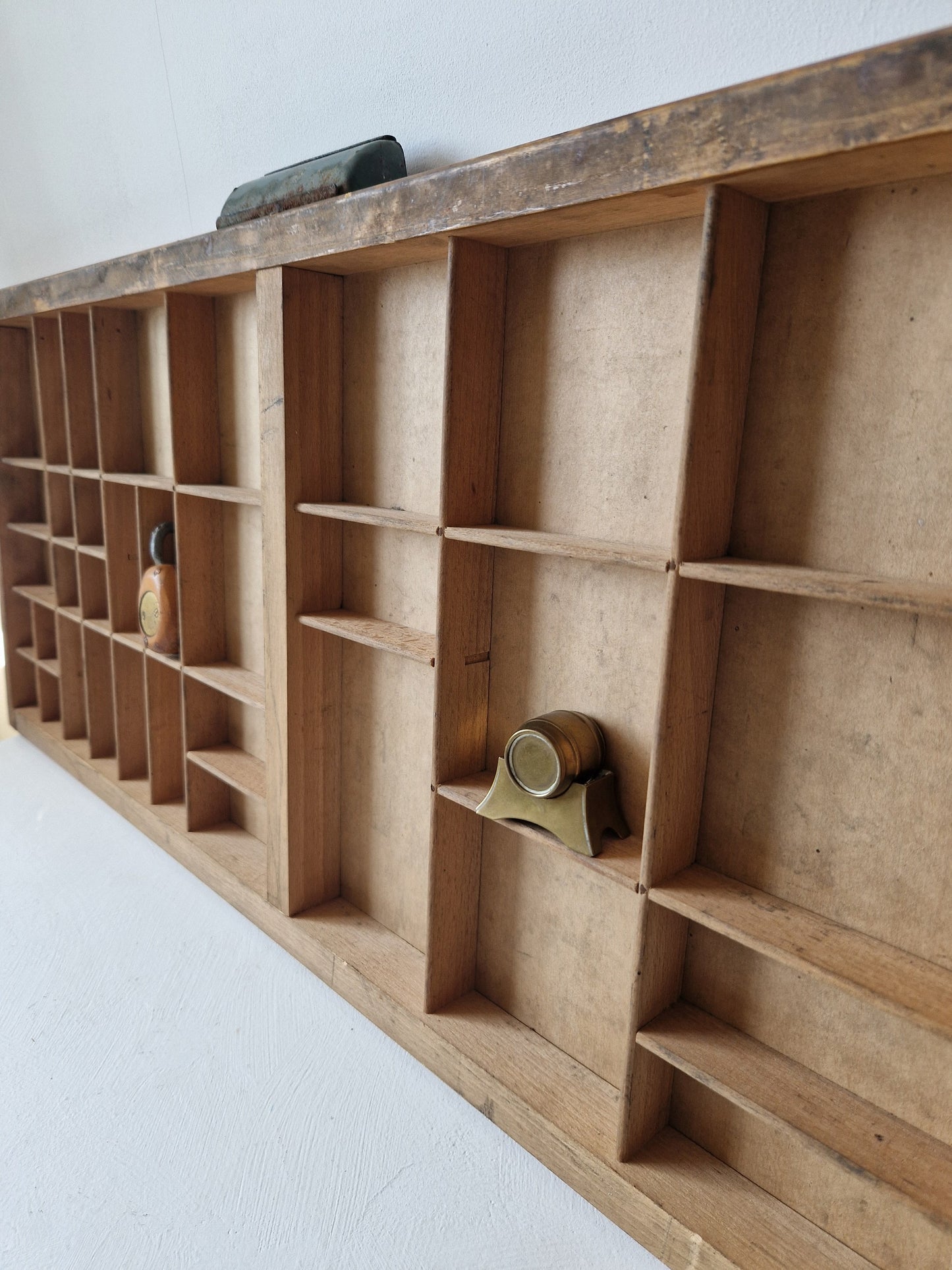 industrieel wandrek letterbak stijl