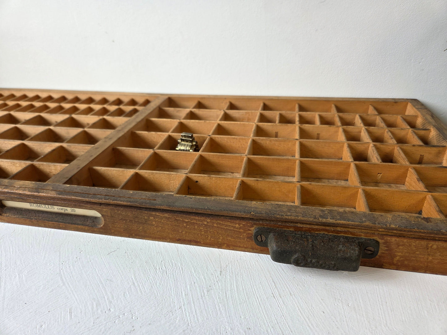 Letterbak van hout – groot model met 105 vakjes