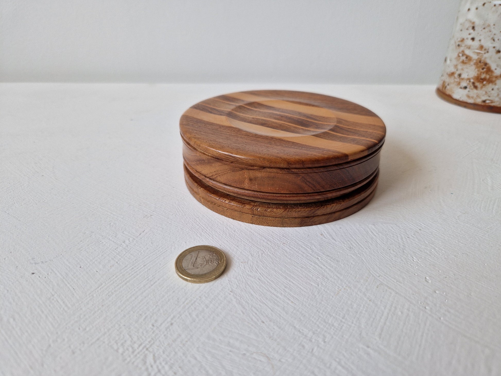 Decoratief mini schaakspel in houten opbergdoos
