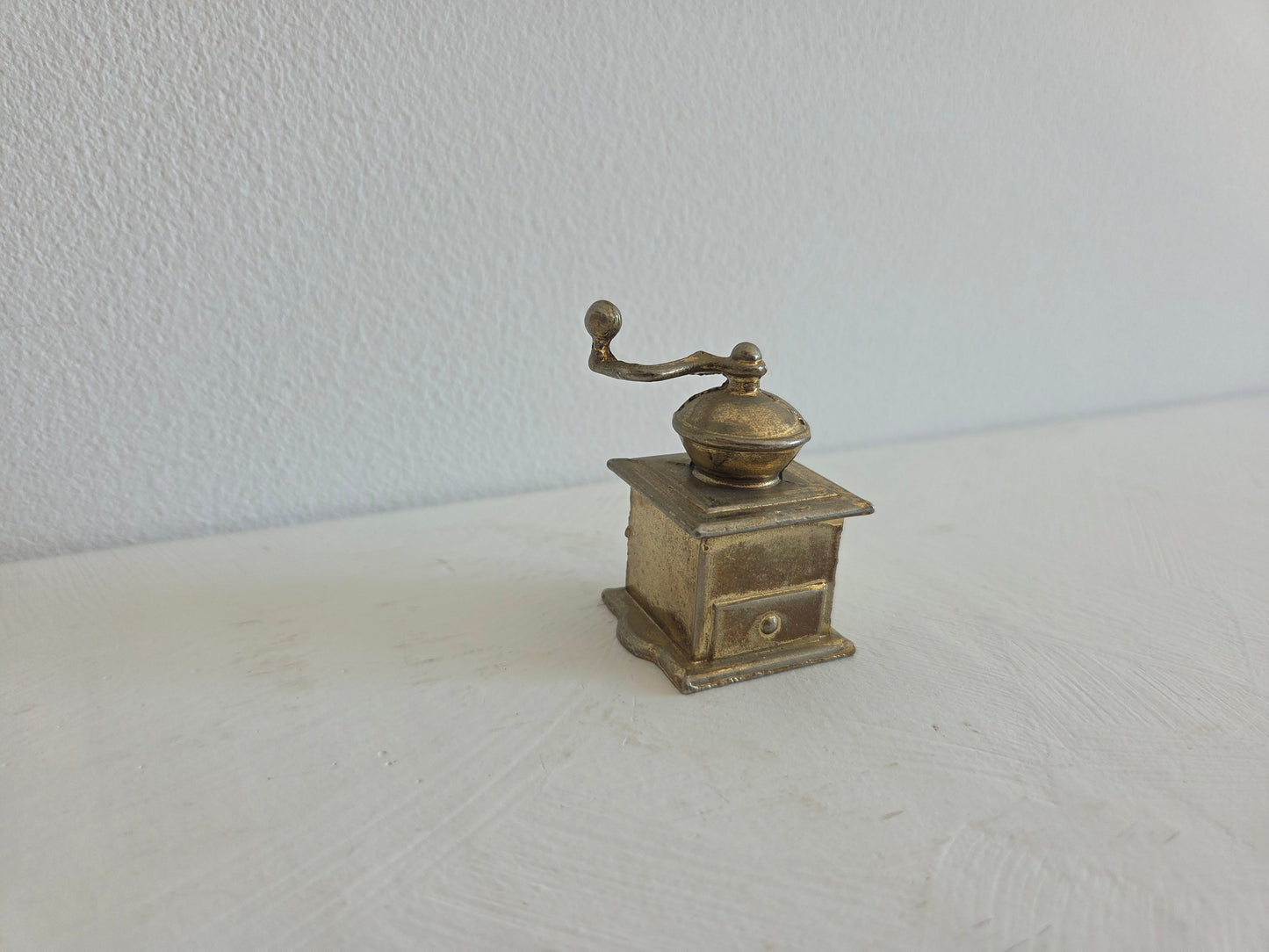 miniatuur messing koffiemolen letterbakminiatuur