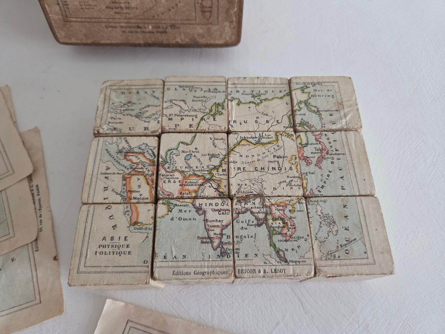 antieke Franse blokpuzzel 12 blokjes zes werelddelen