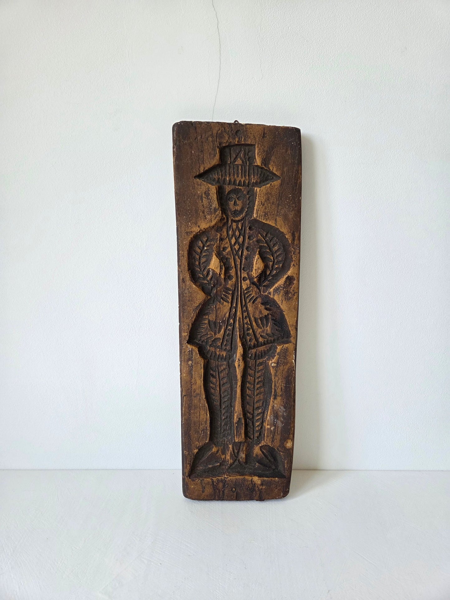 keramische speculaasplank man met hoed staande figuur