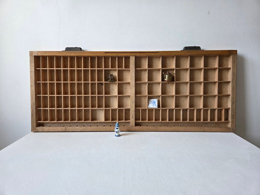 drukkerij letterbak hout lichtbruin smalle gleuf bovenin