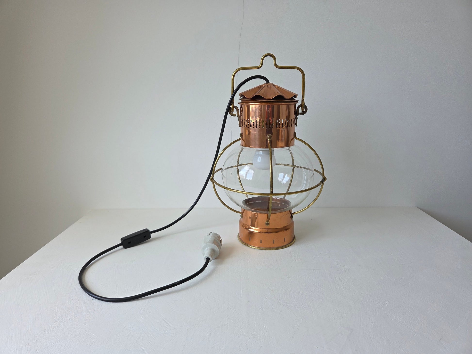 vintage scheepslantaarn koper omgebouwd tot elektrische lamp