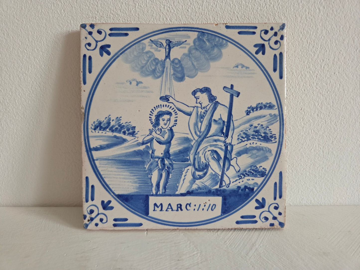 blauw witte bijbeltegel met doop van jezus