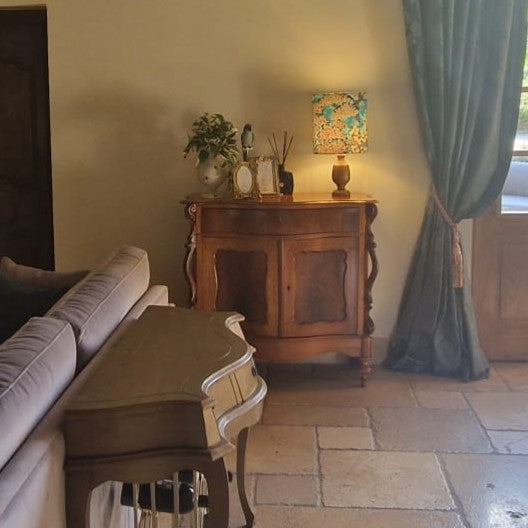 Antieke commode bij nieuwe eigenaar in Frankrijk – D’Antan