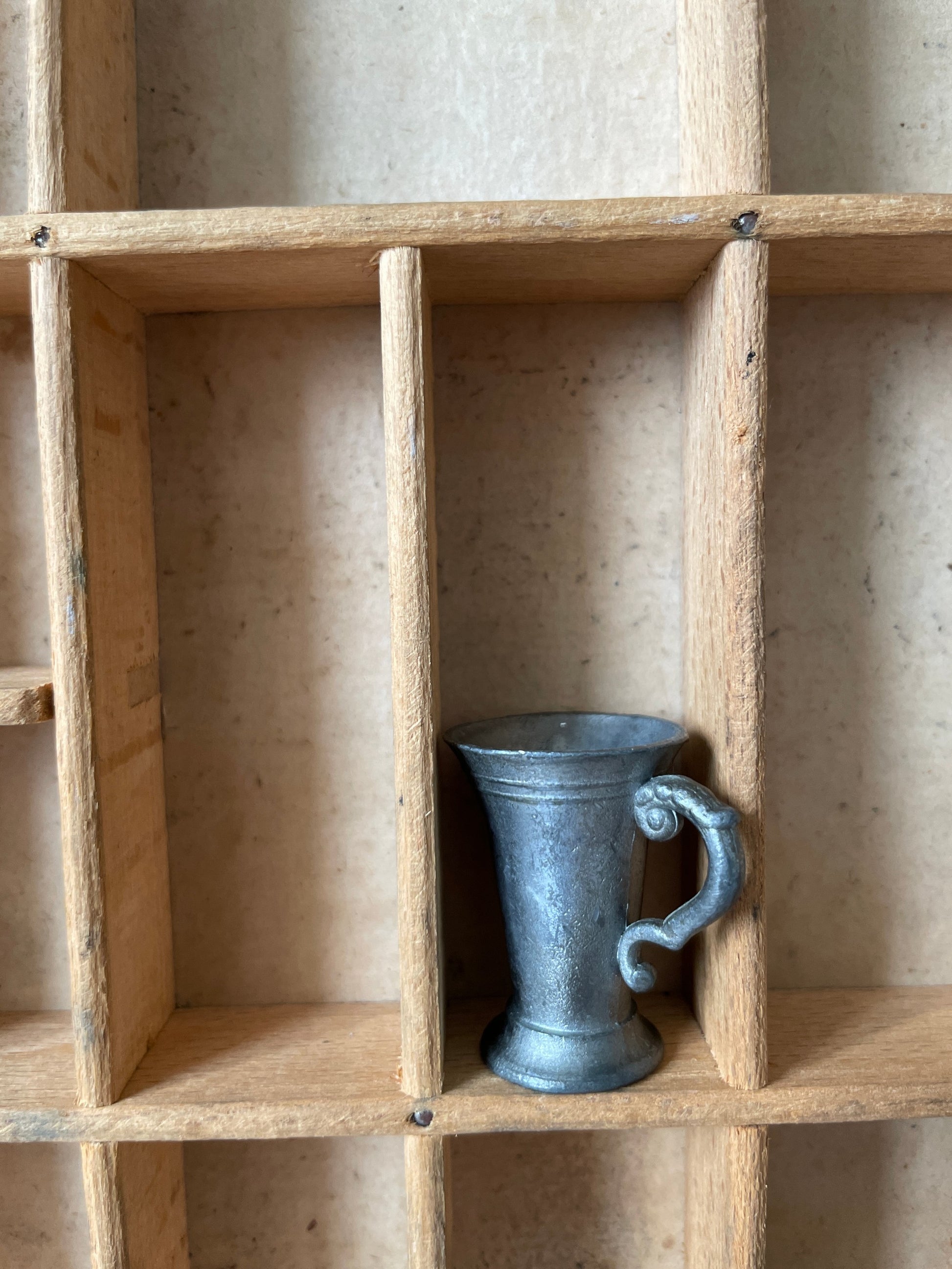 tin miniatuur beker met oor