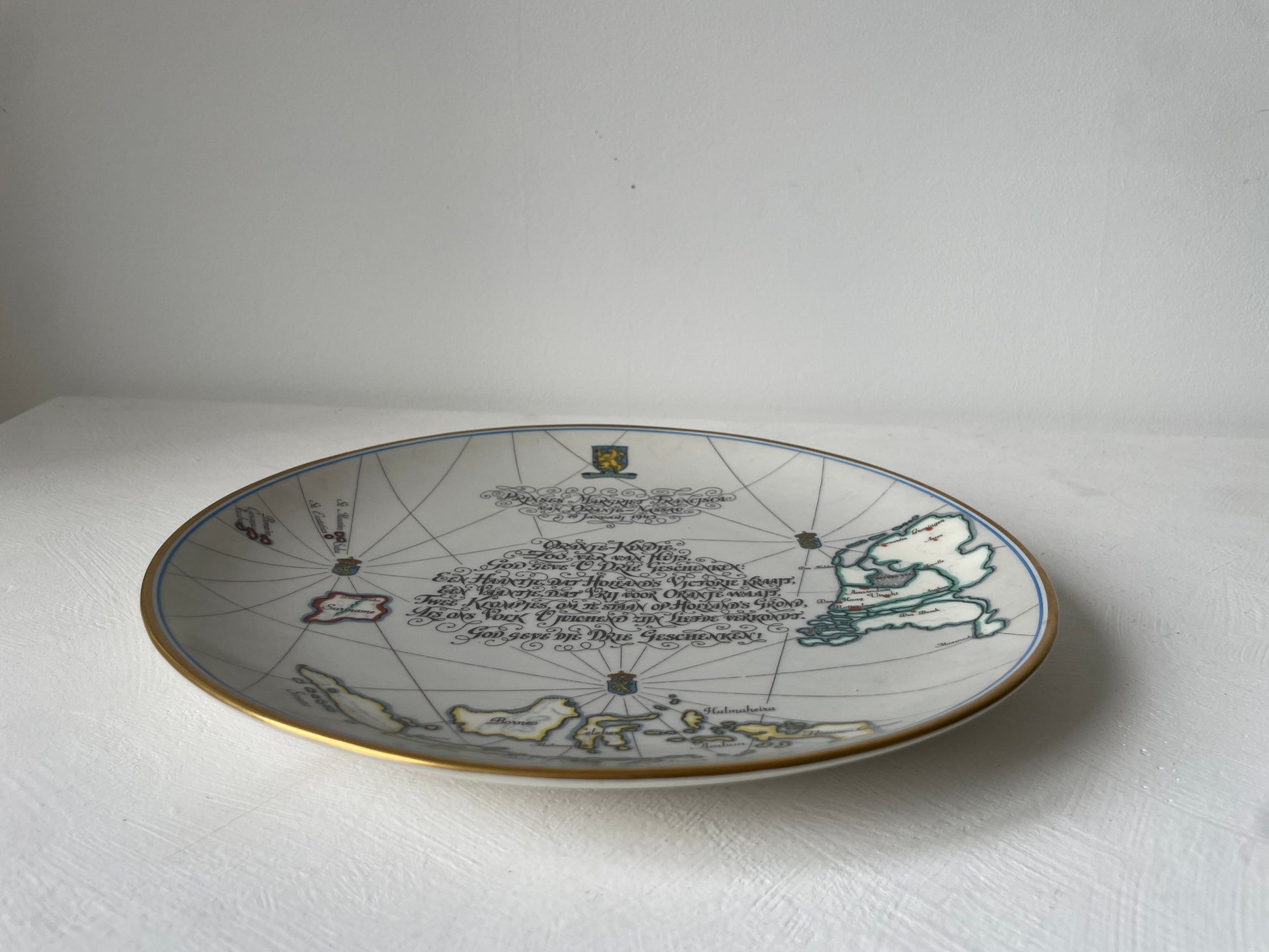 keramiek wanddecoratie met koloniale kaart
