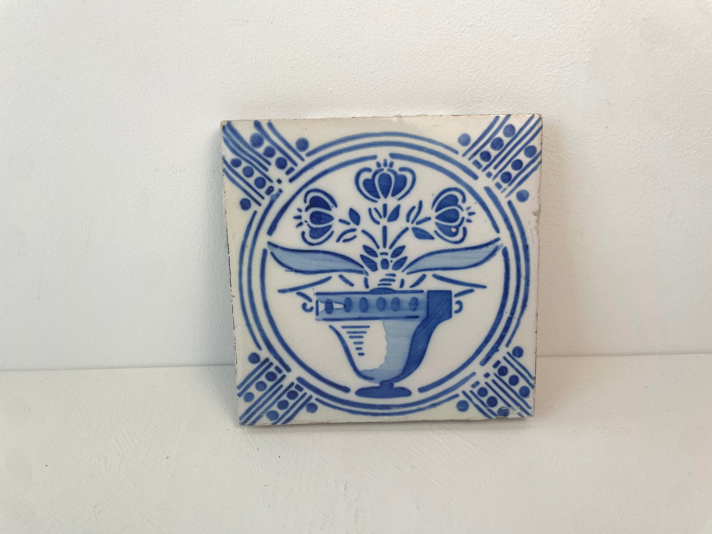 Set van vier antieke bloemvaastegels ca. 1890–1910