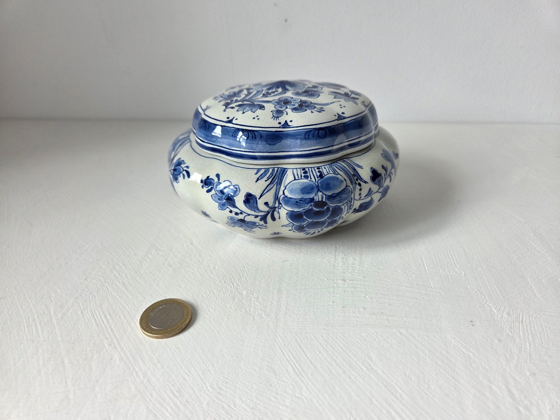 handbeschilderde Royal Delft bonbonnière