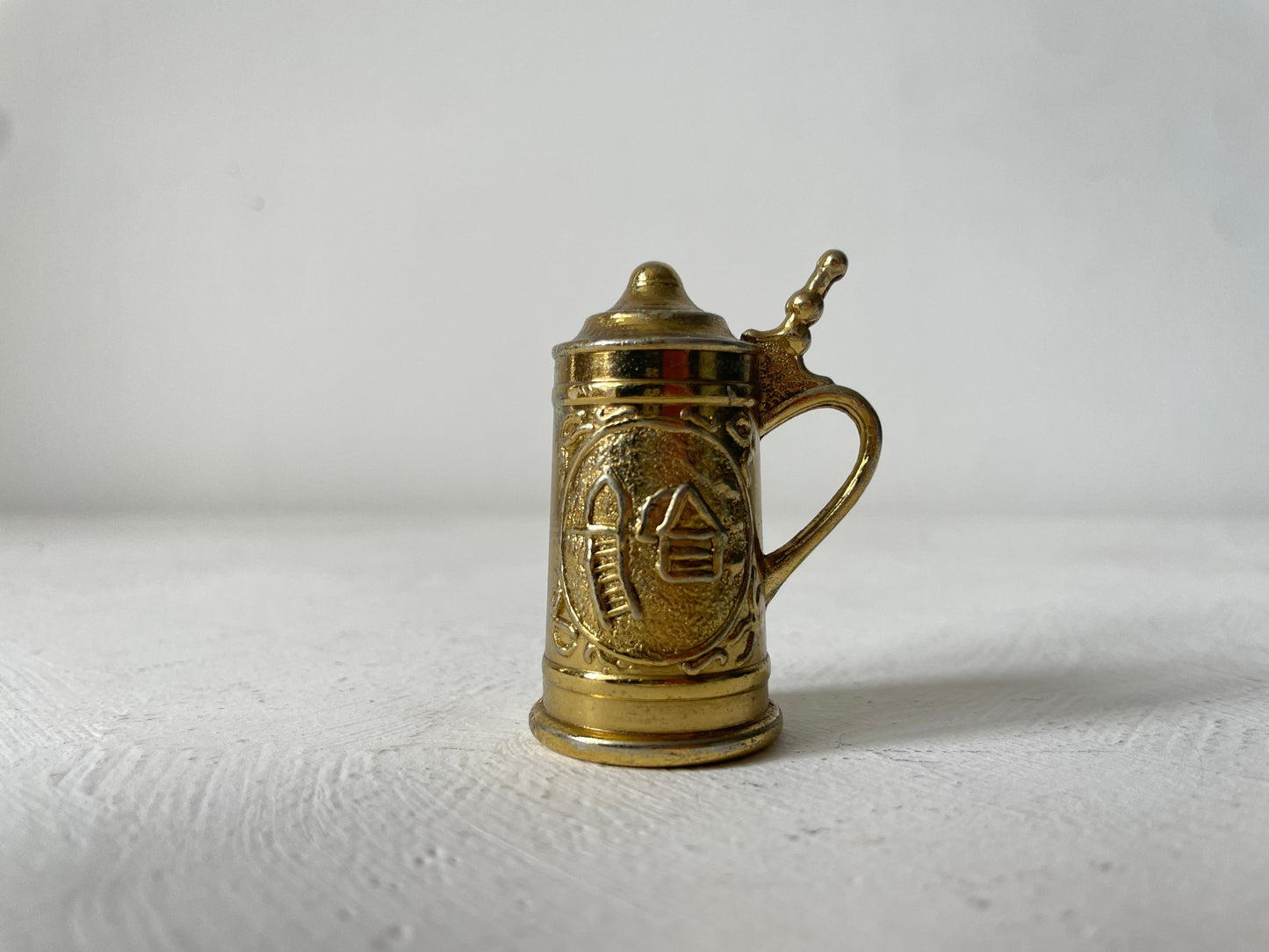 messing mini bierpul met reliëf