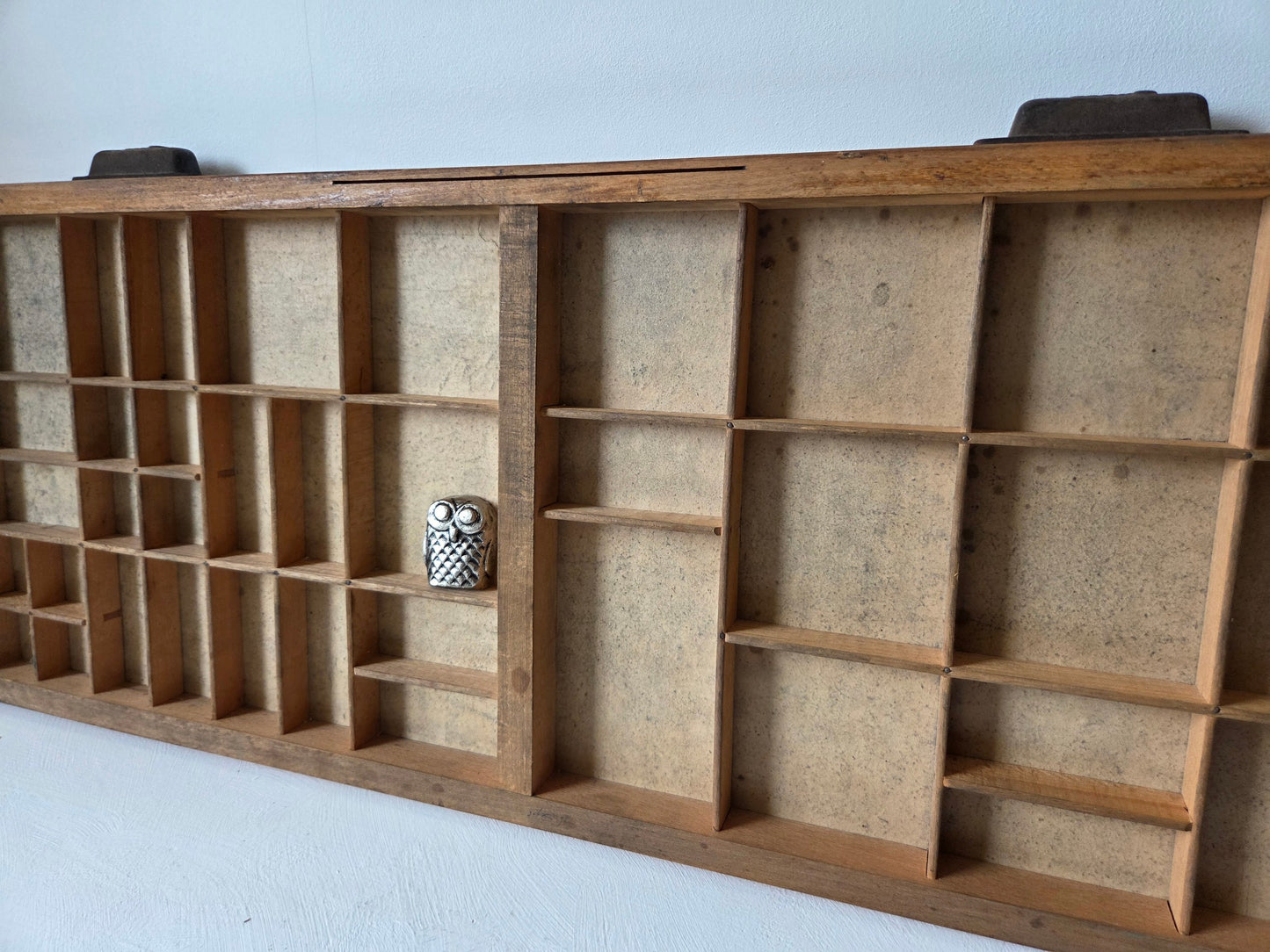 vintage letterbak muurdecoratie met 43 vakjes