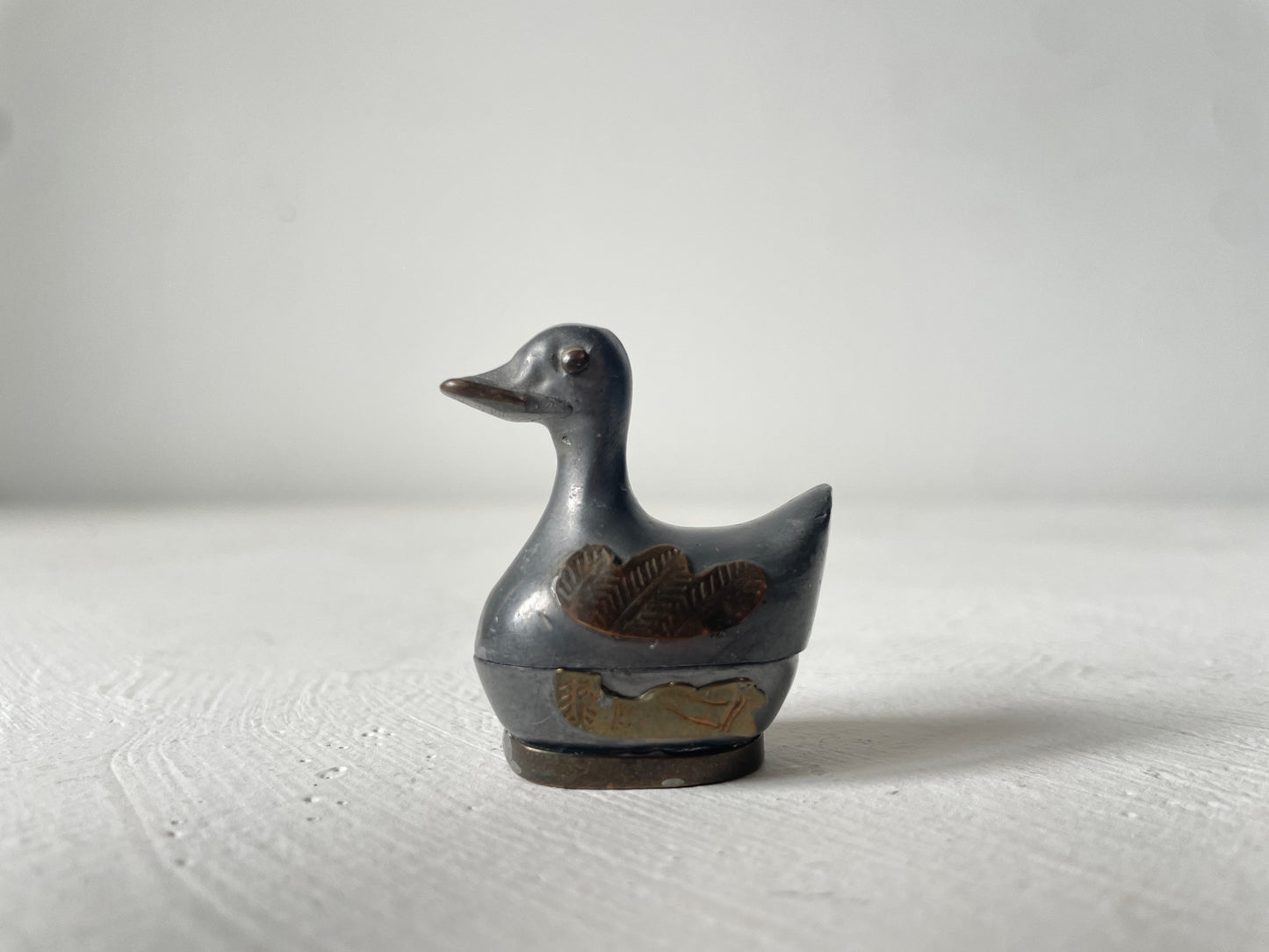 metalen miniatuur eend letterbak
