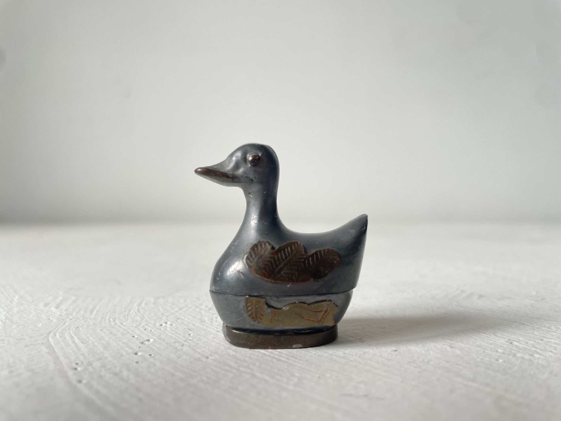 metalen miniatuur eend letterbak