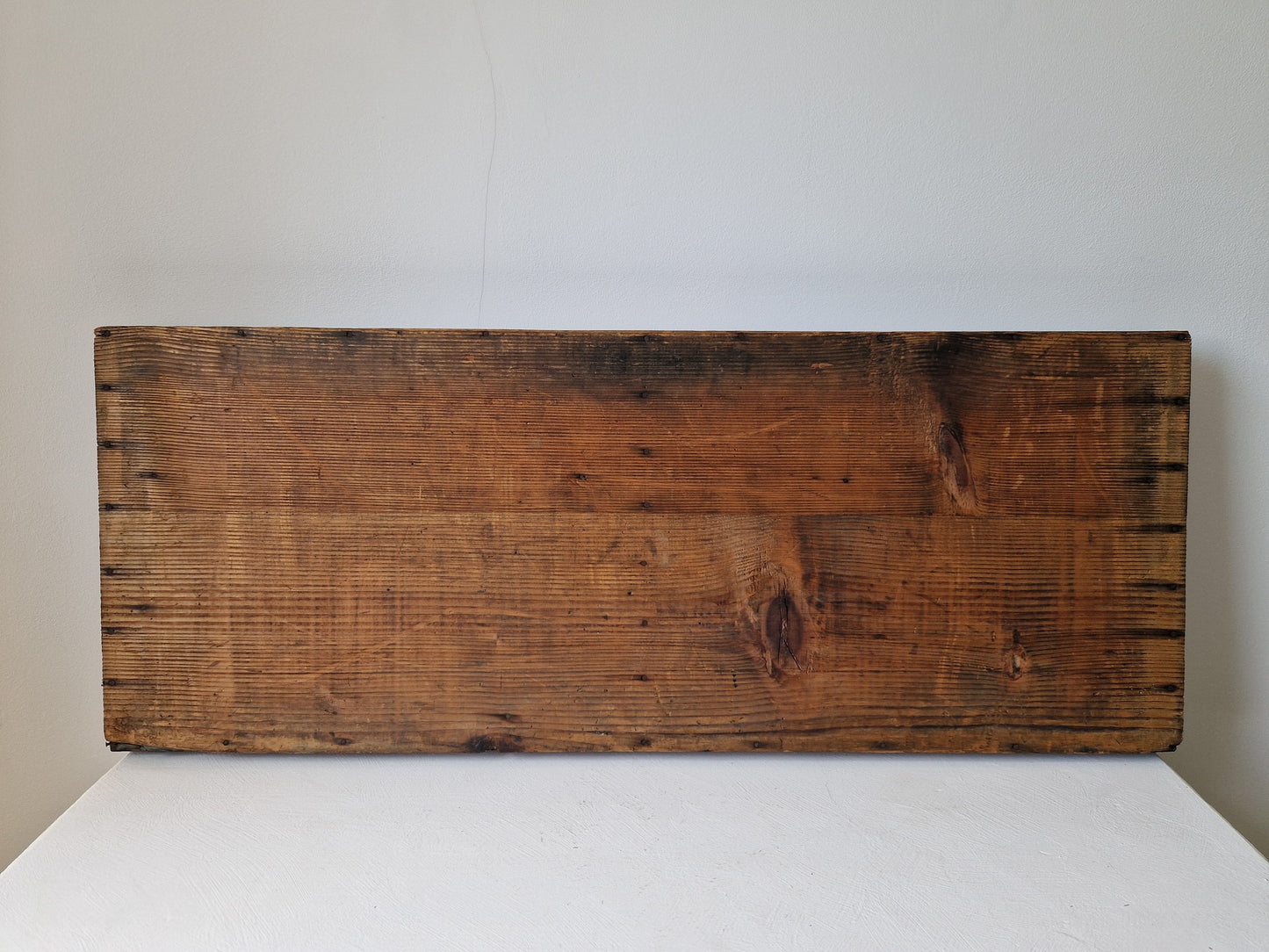 vintage houten letterbak met geribbeld hout