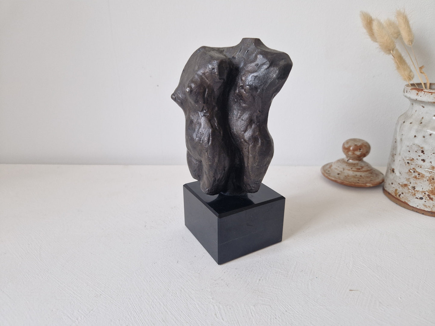 gesigneerd bronzen beeld SH Susanne den Hoed
