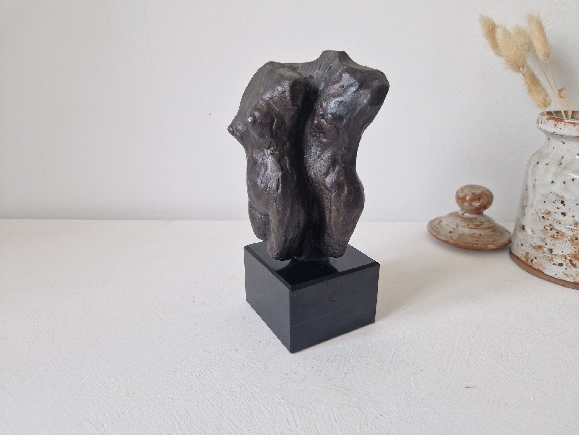 gesigneerd bronzen beeld SH Susanne den Hoed