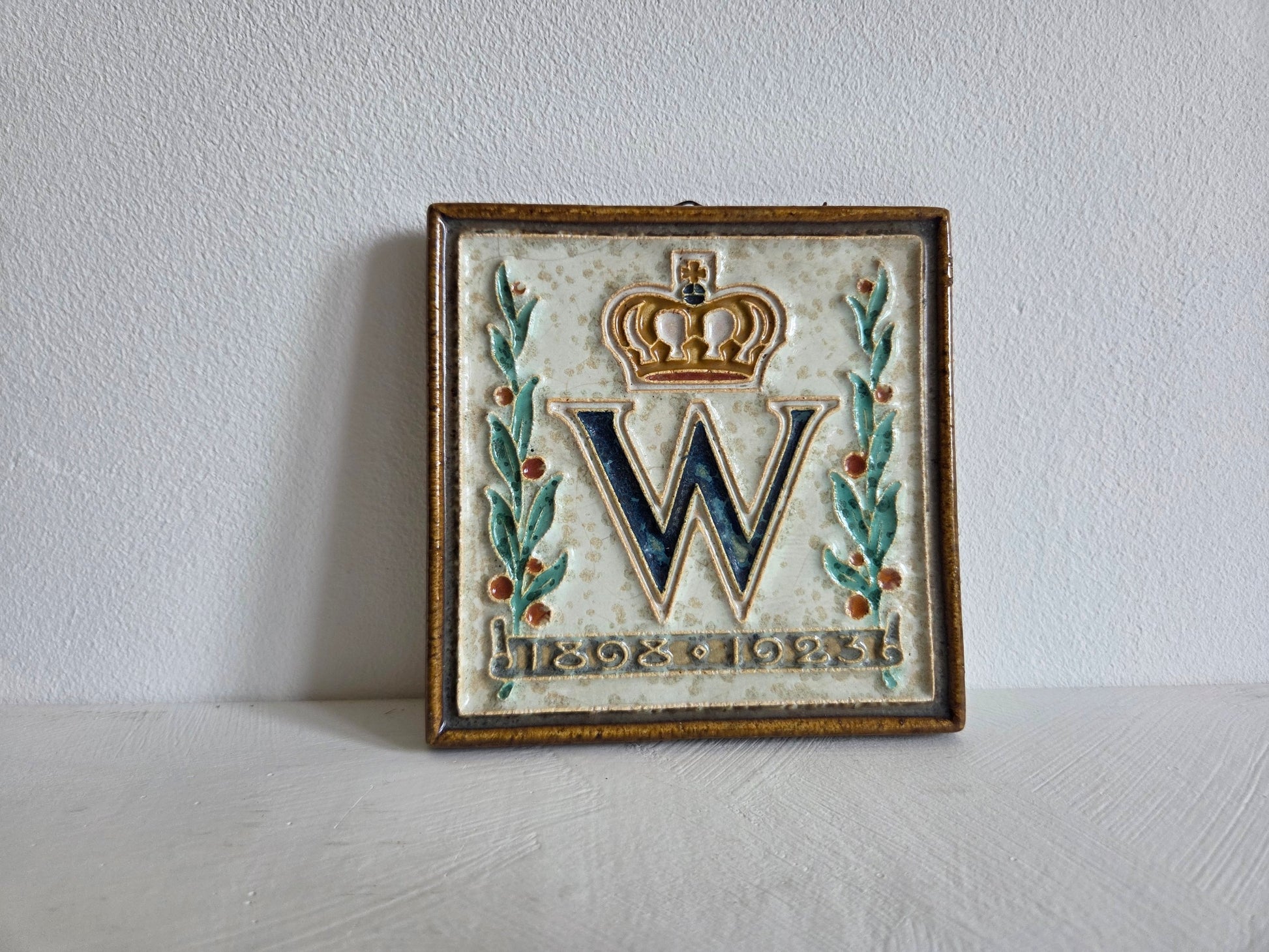 Porceleyne Fles cloisonné tegel Wilhelmina jubileum 1923