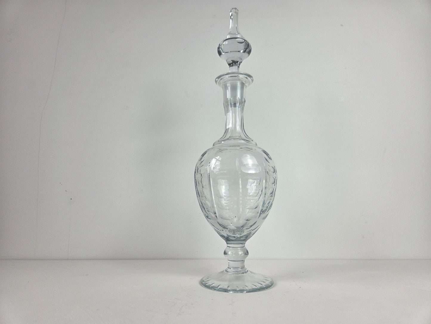 Glazen karaf met stolp op voet vintage