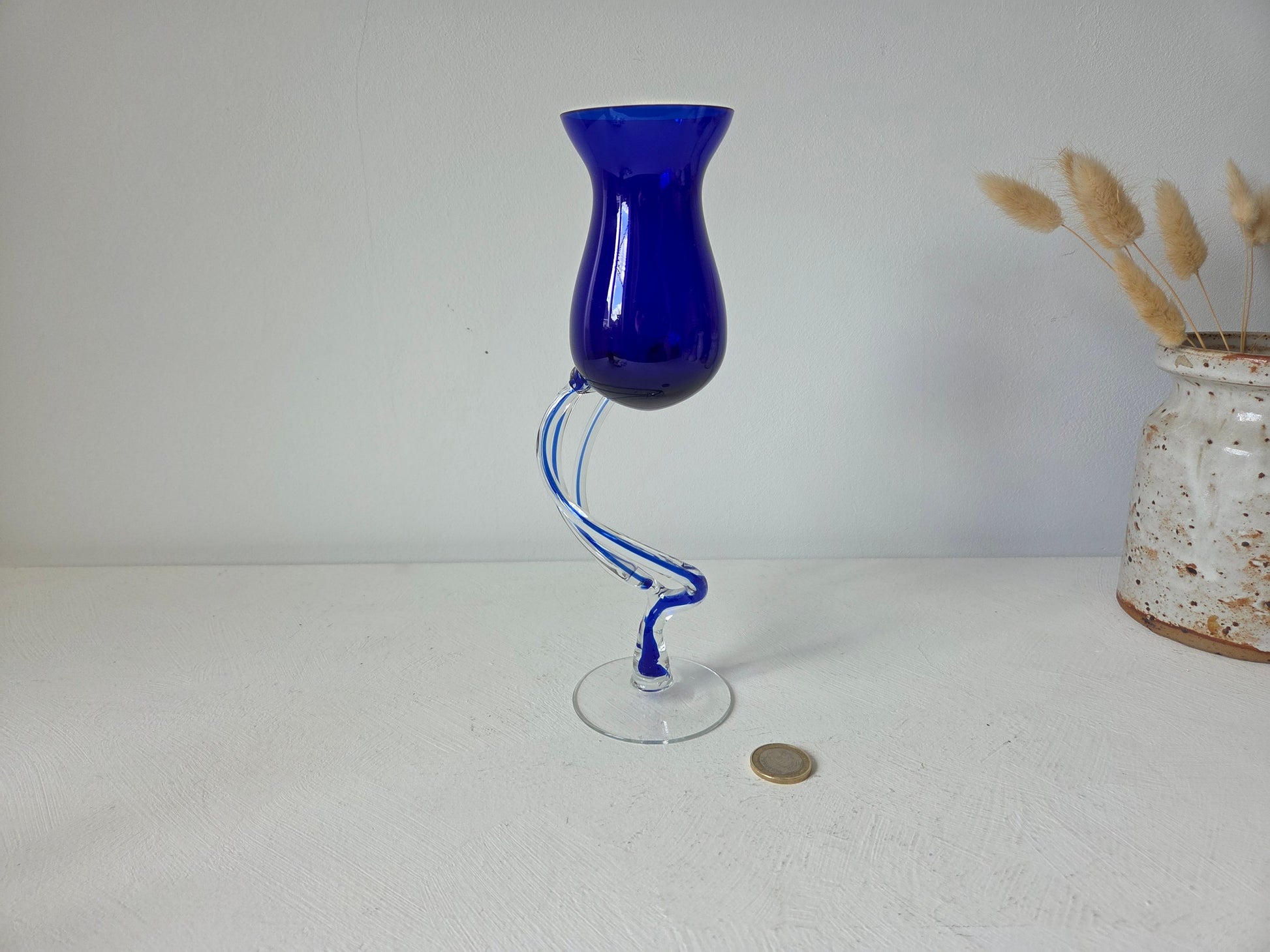geblazen glas met swirly poten