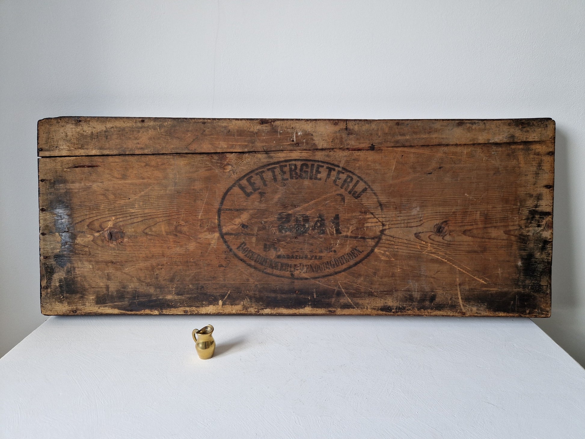 antieke houten letterbak met vakken uit oude drukkerij
