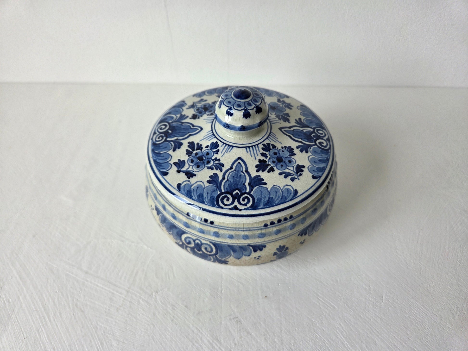 antiek delfts blauw potje craquelé verkleuringen