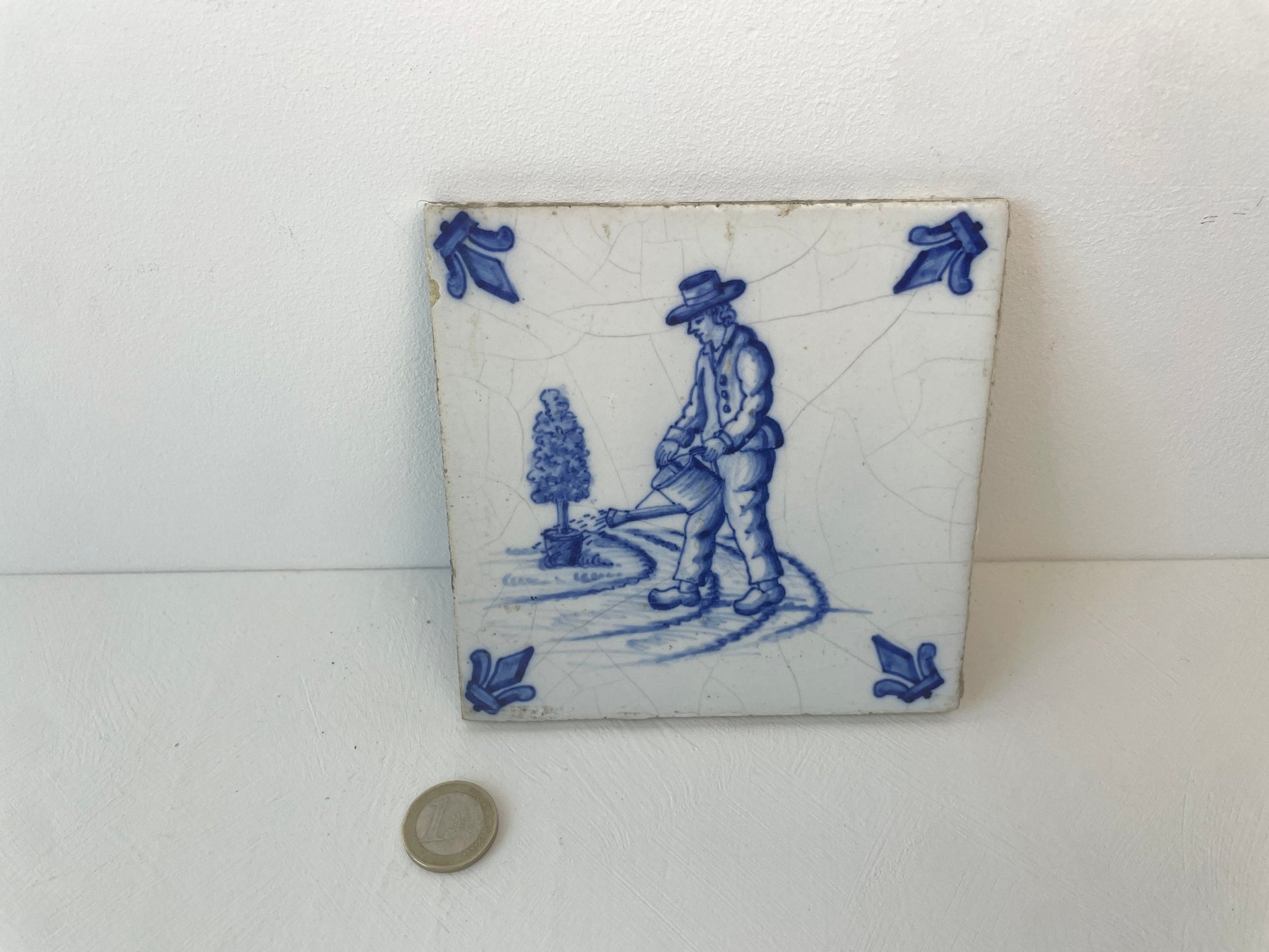 Brocante blauw-wit tegel met ossenkophoeken