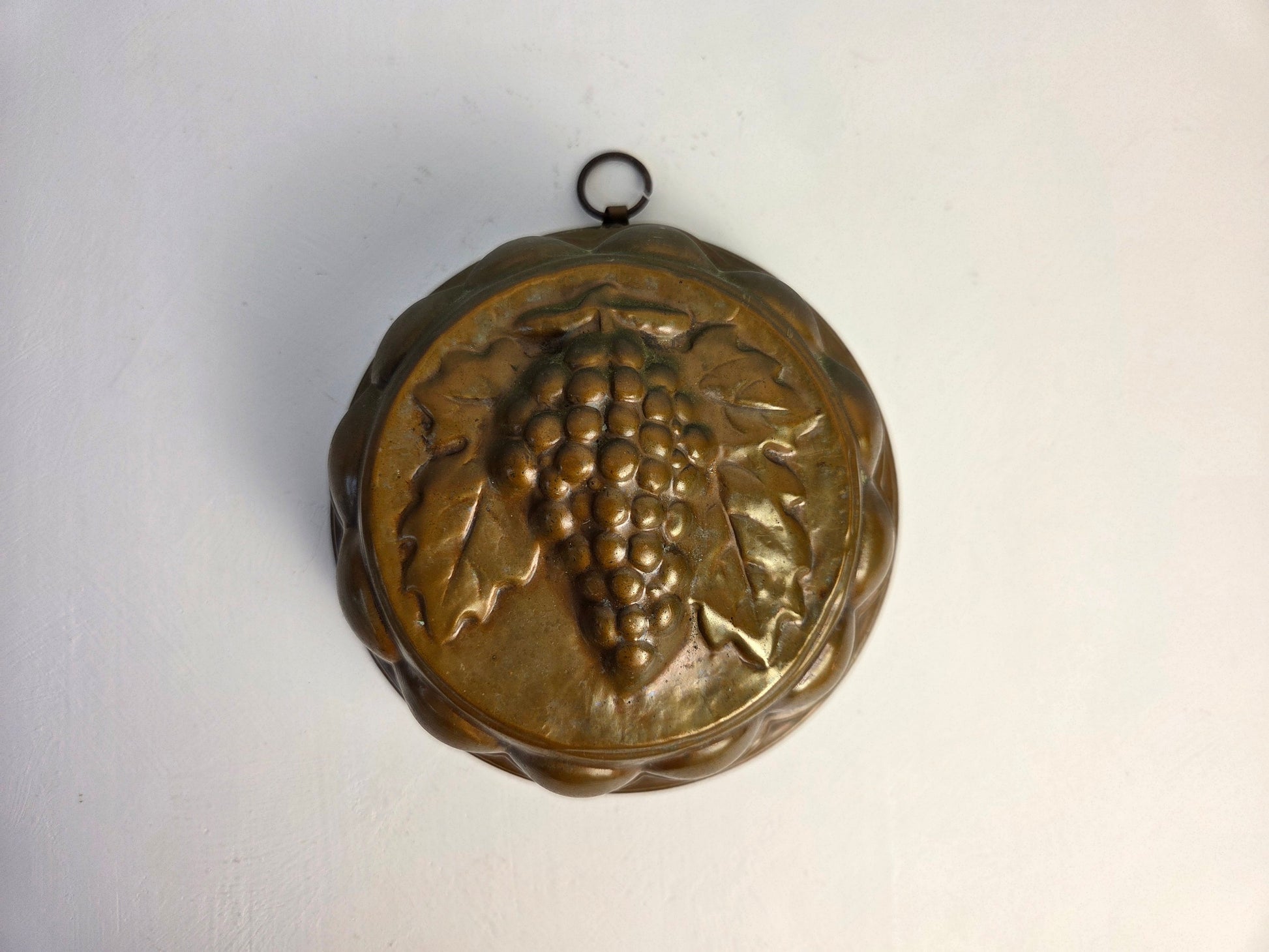 koperen cakevorm met patina