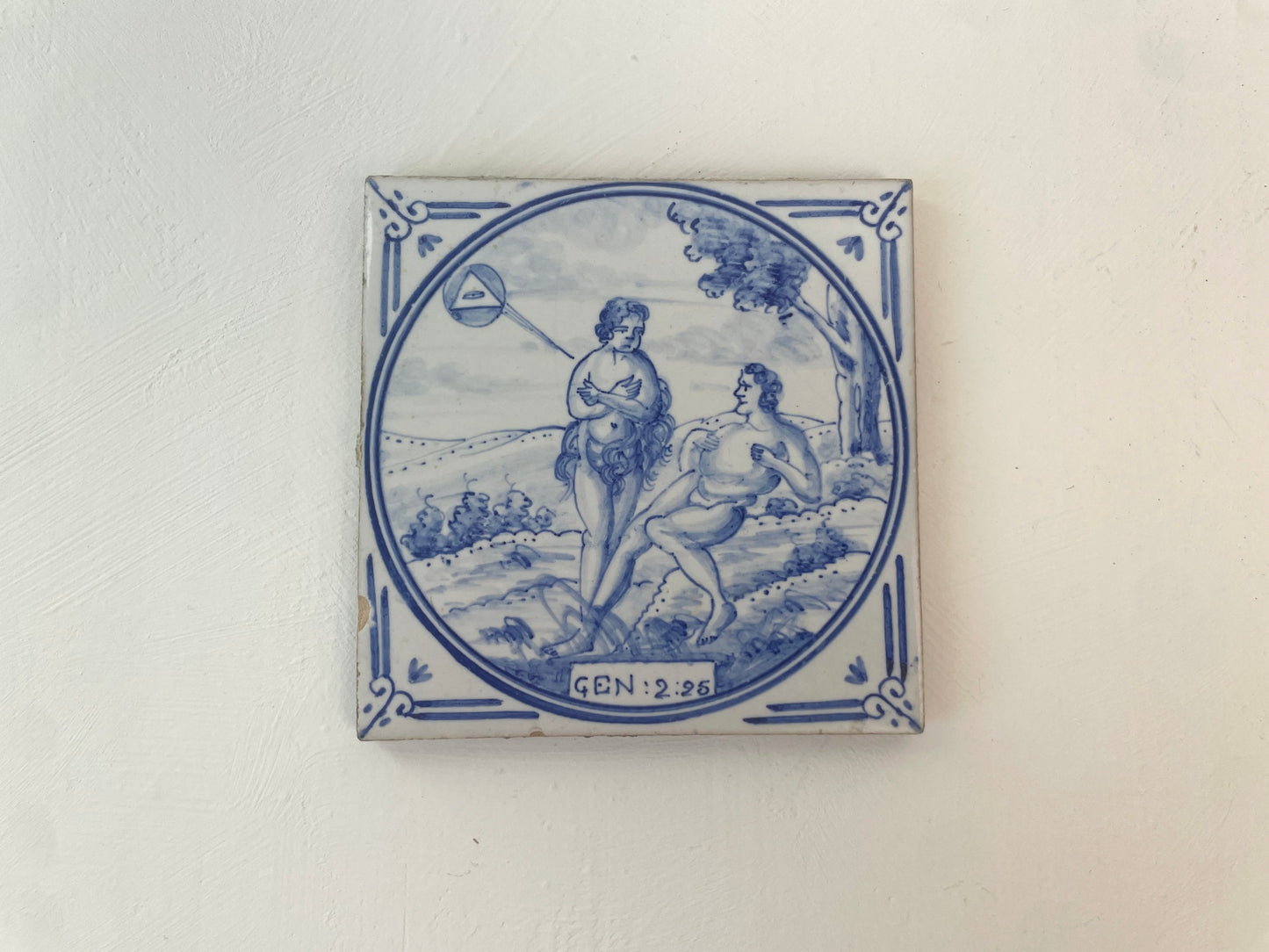 Bijbeltegel met verwijzing GEN 2:25