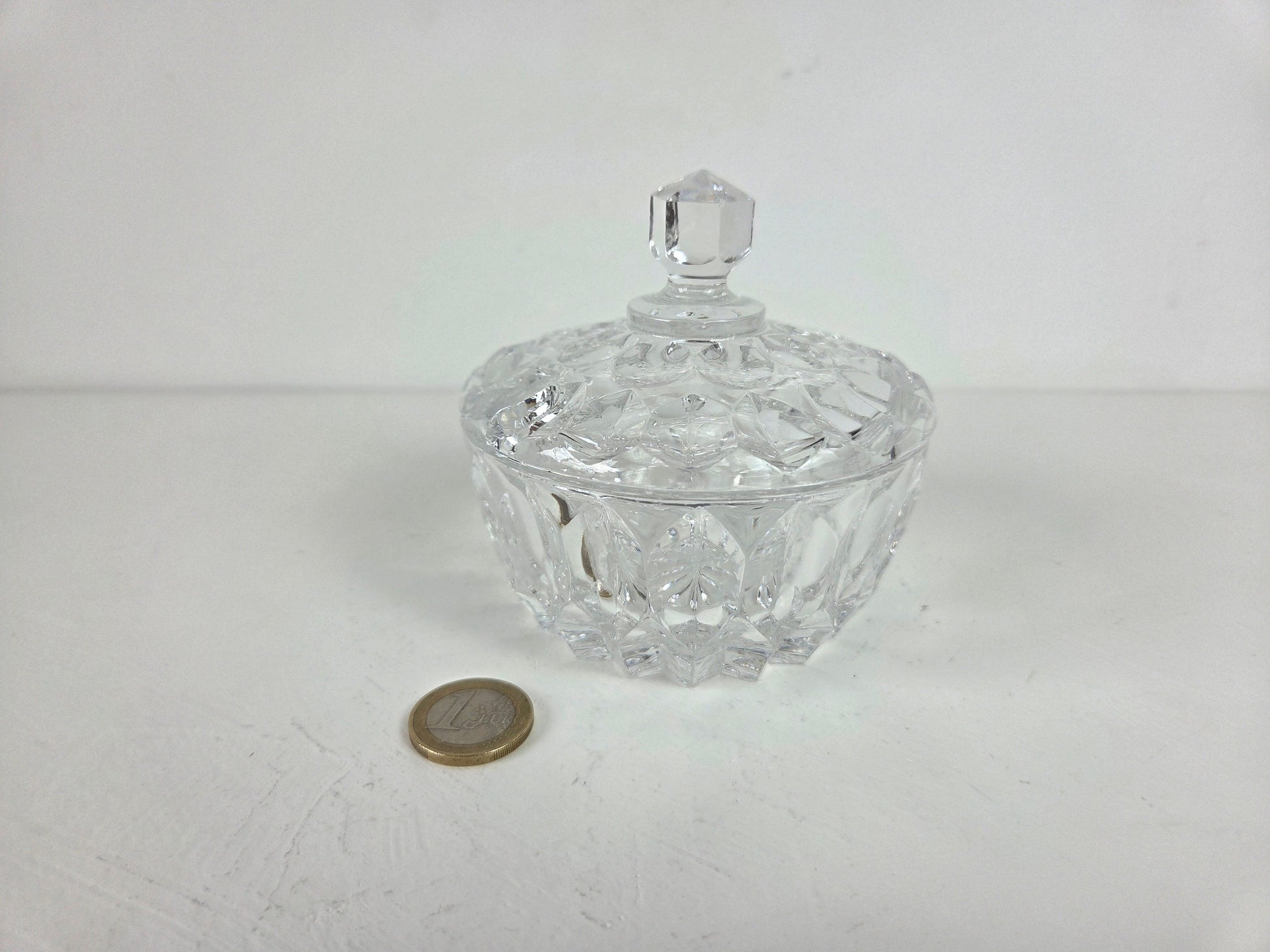 kristallen-suikerpotje-met-deksel-vooraanzicht