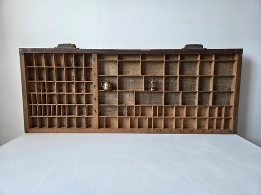 letterbak uit drukkerij met metalen handgrepen