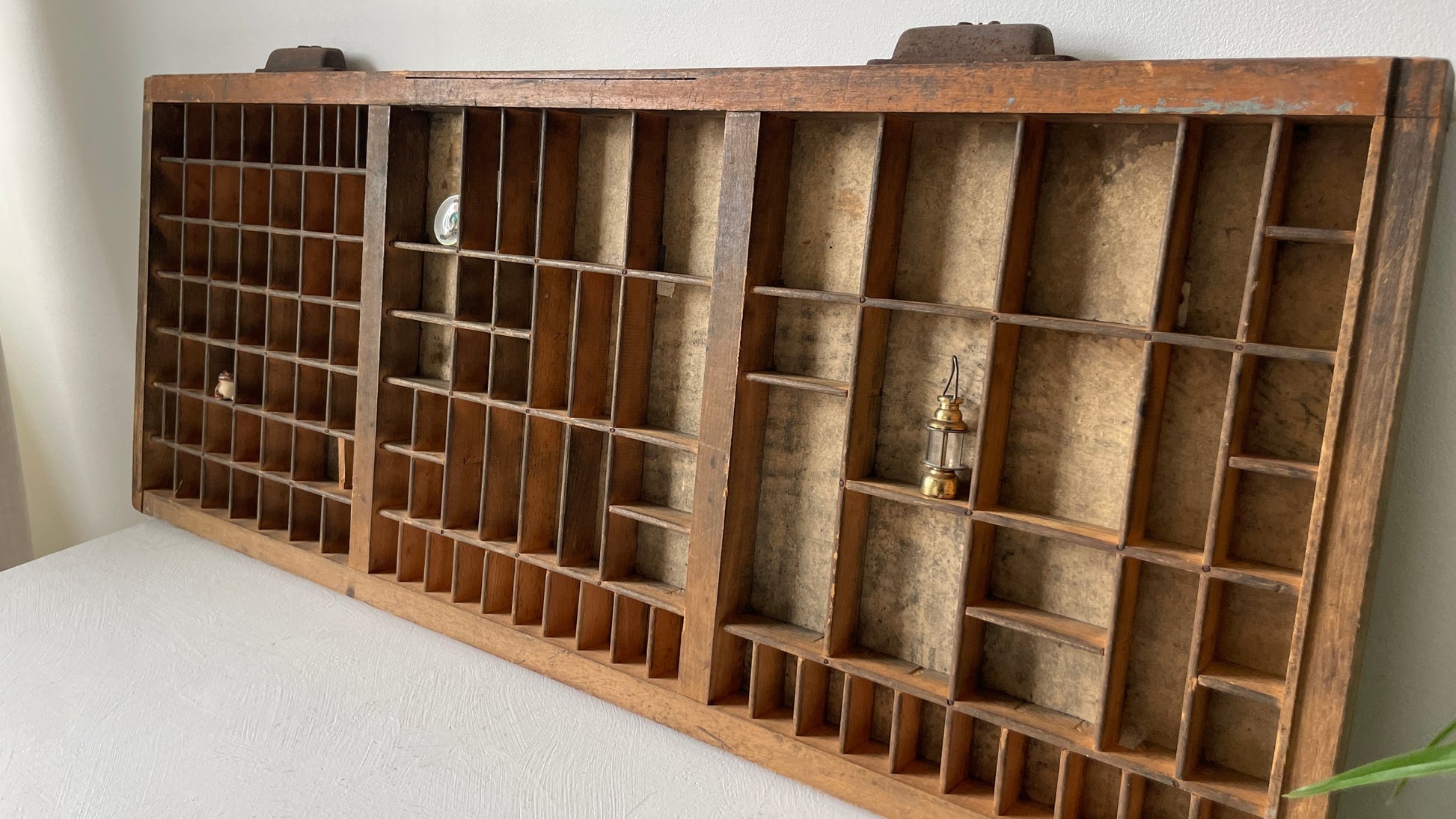 oude houten letterbak decoratie