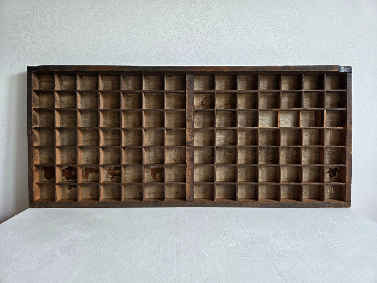antieke houten letterbak 98 vakken bladderend hout vintage