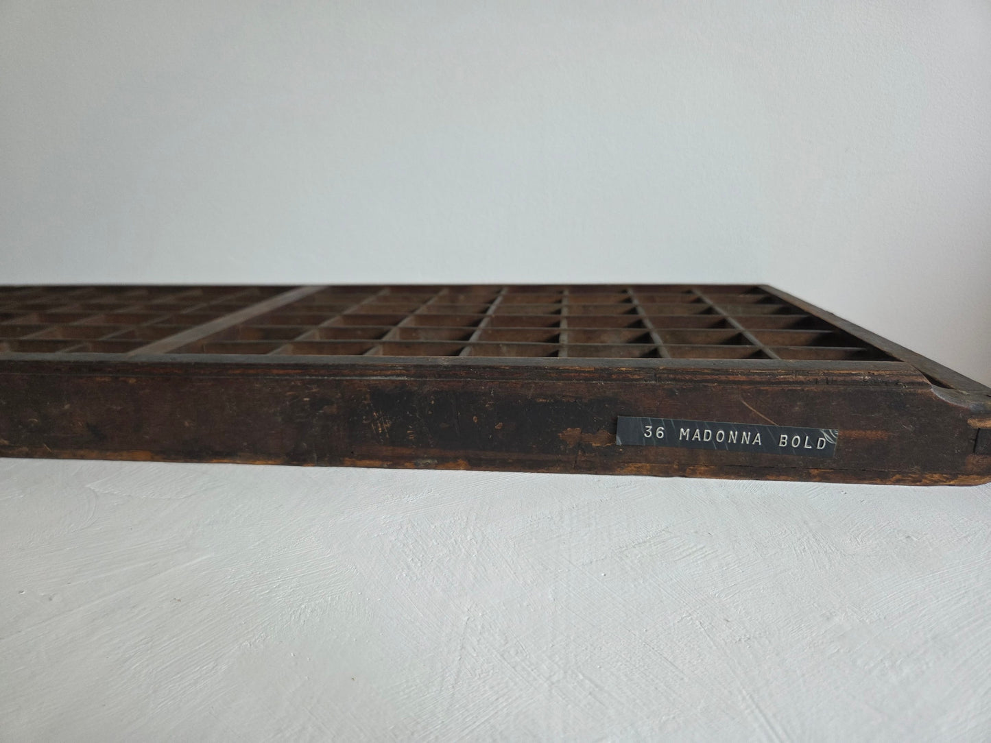 drukkerij letterbak donker hout 98 vakjes gebruikssporen