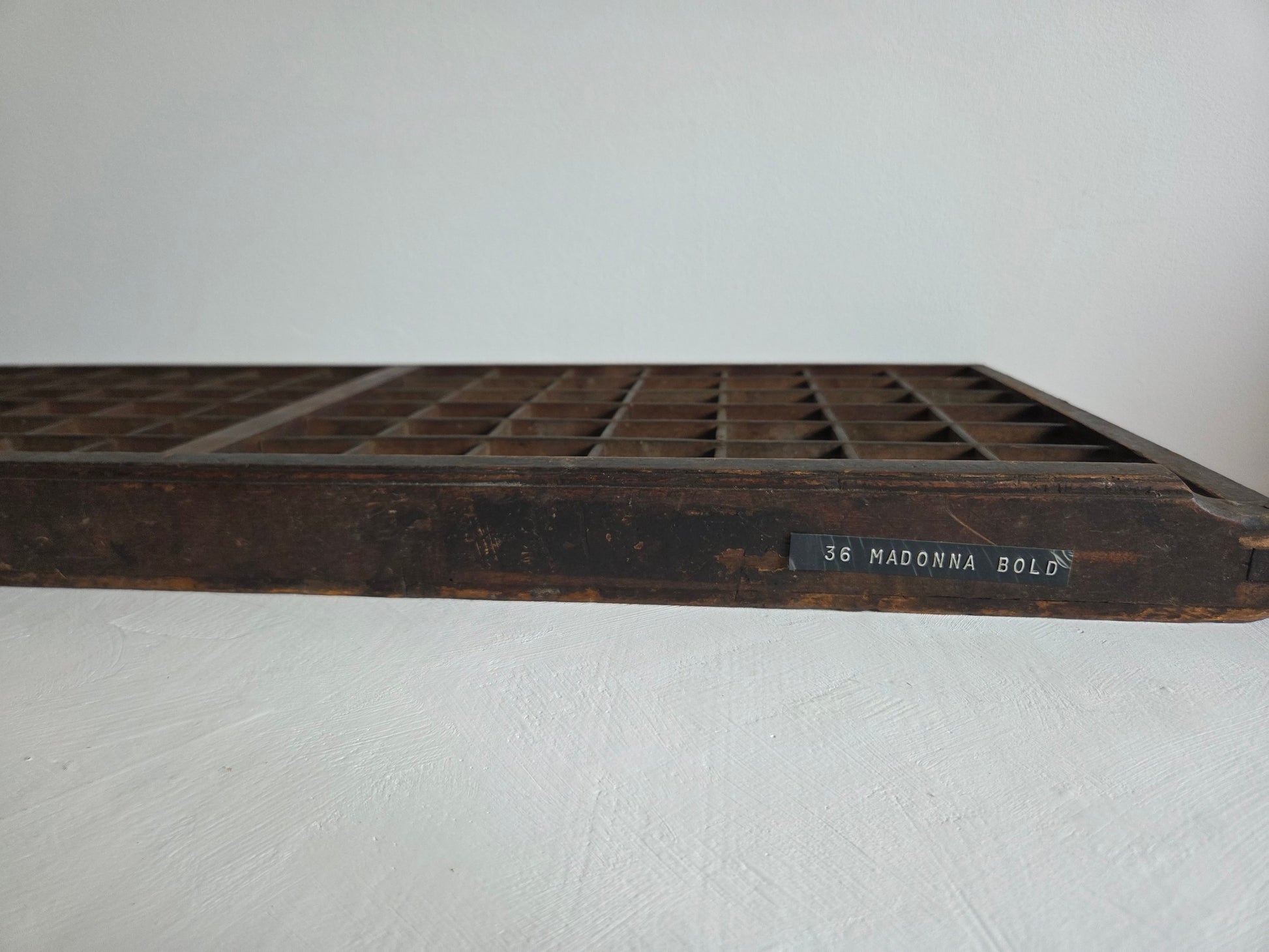 drukkerij letterbak donker hout 98 vakjes gebruikssporen