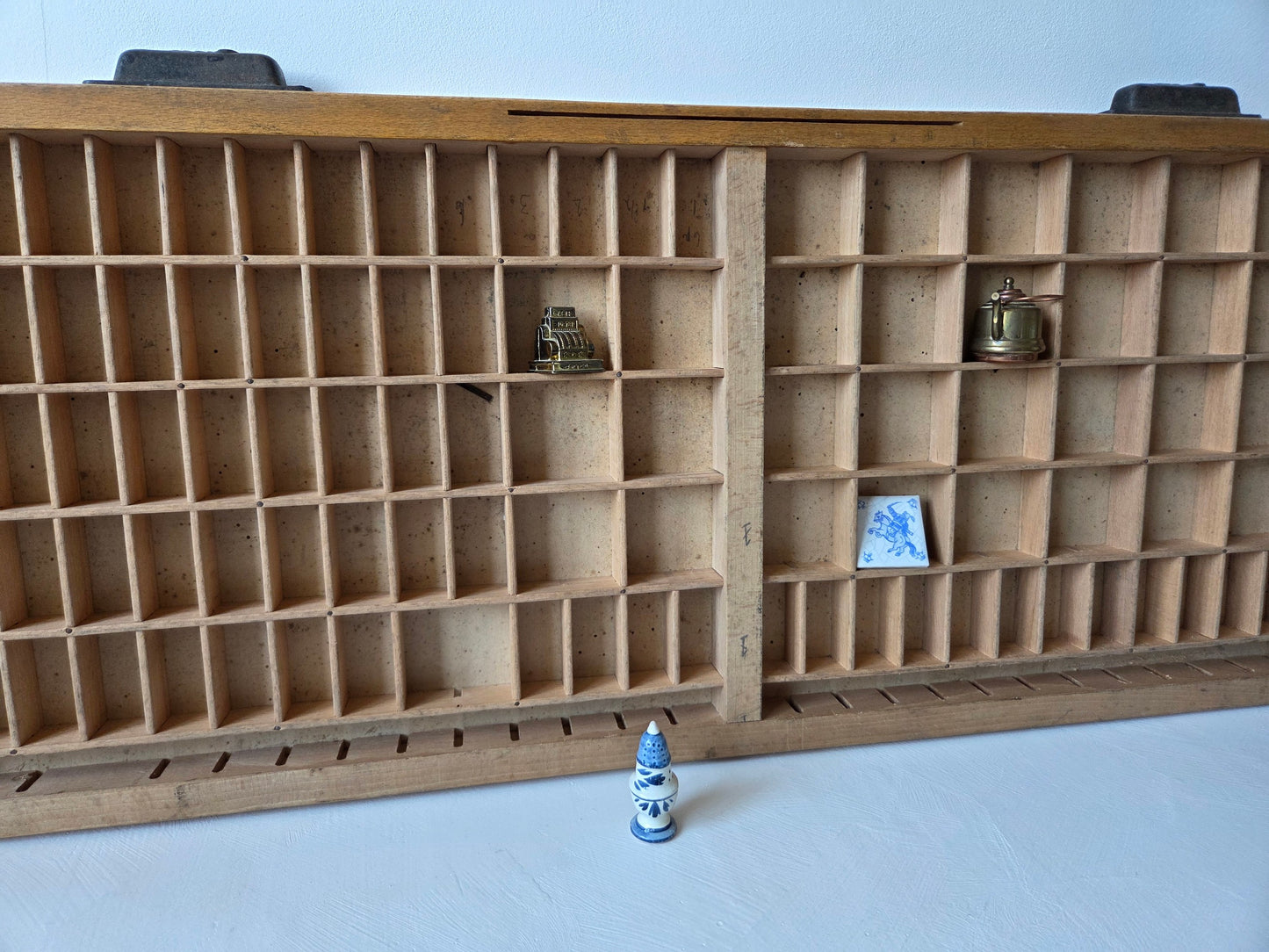houten letterbak 105 compartimenten onderste gleufrand