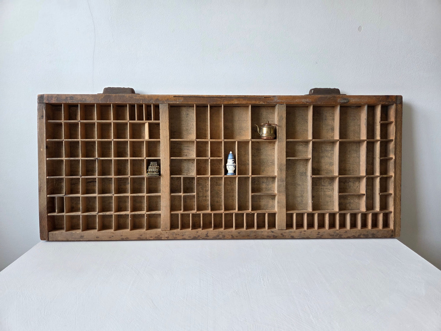 houten drukkerijletterbak met 115 vakjes