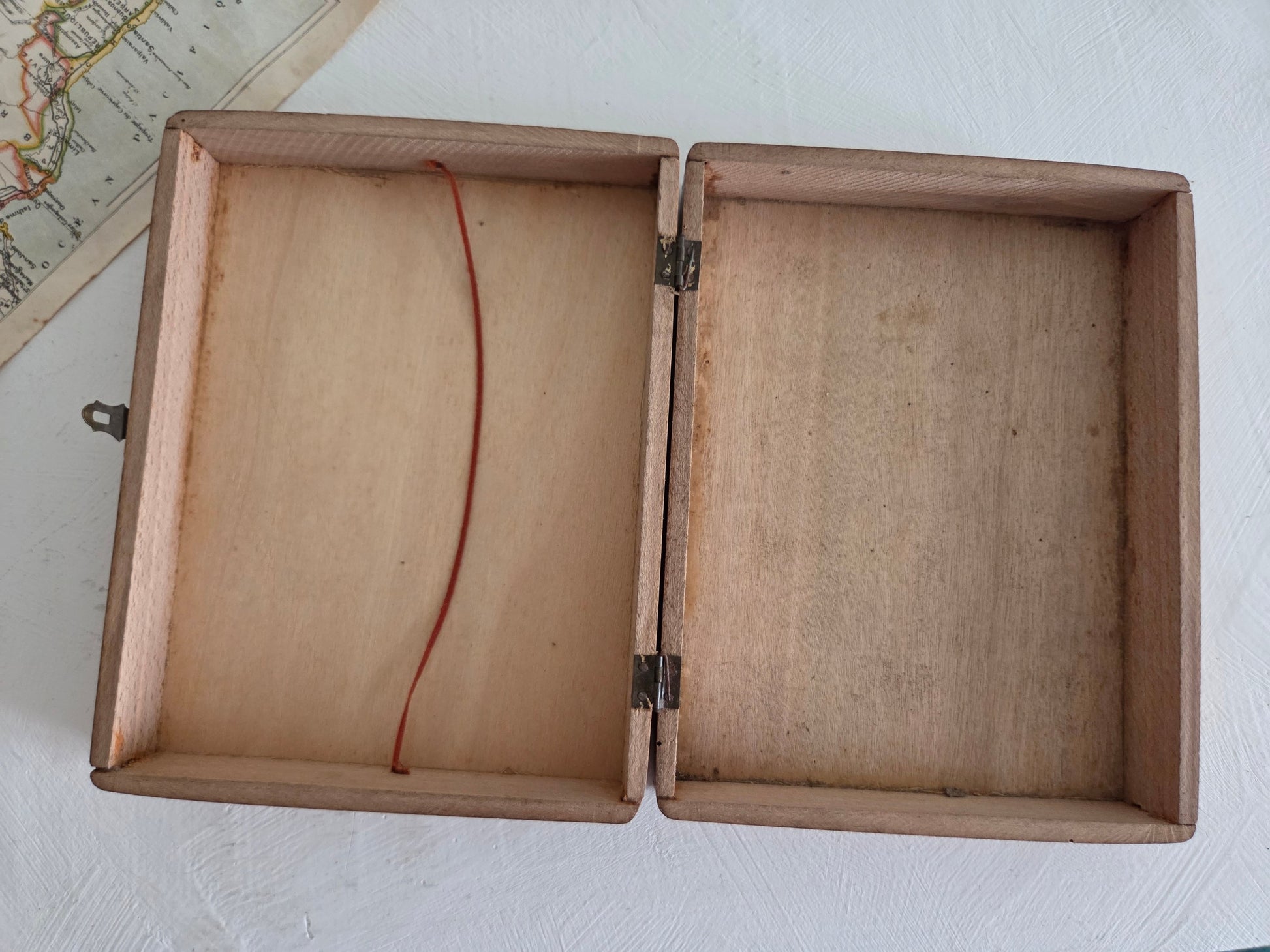 antieke blokpuzzel papier op hout zes continenten