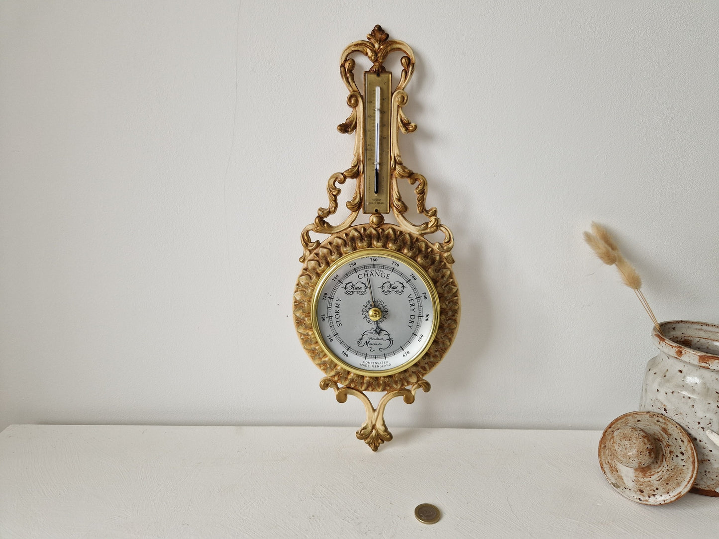 Barometer met messingkleurige wijzer